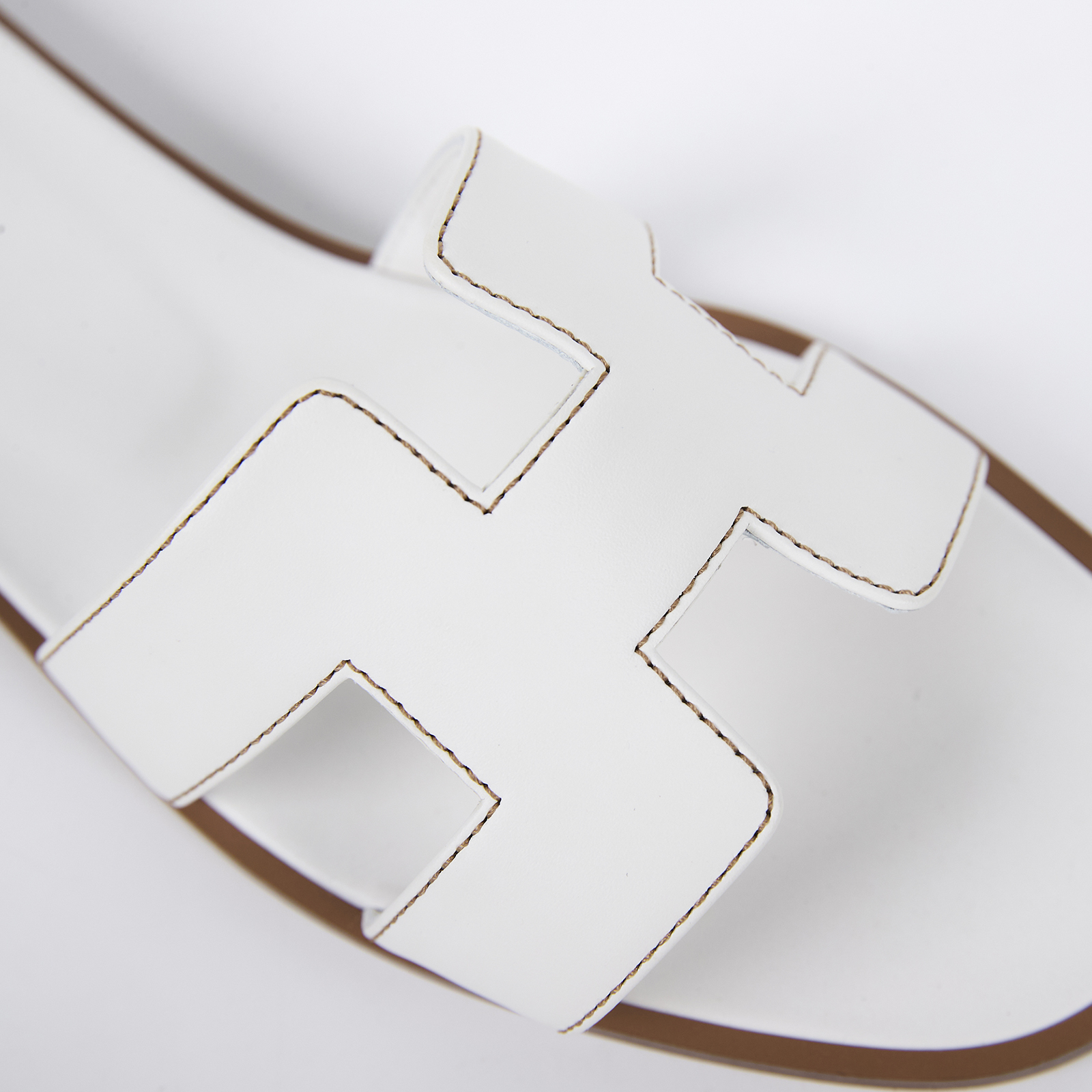 愛馬仕 Hermes Oran 涼鞋 白色 H021056Zv02380 /R0021056Z2406/#38 白Oran涼鞋 原廠盒子/防塵袋