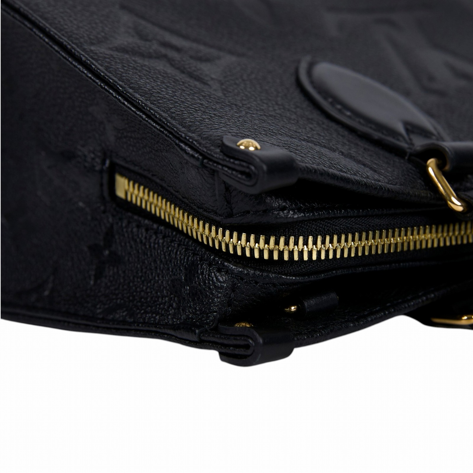 路易威登 LOUIS VUITTON OnTheGo East West 黑色 壓花粒面牛皮 手提 斜背包 M23640 晶片款  原廠盒子/防塵袋/背帶/鏈帶