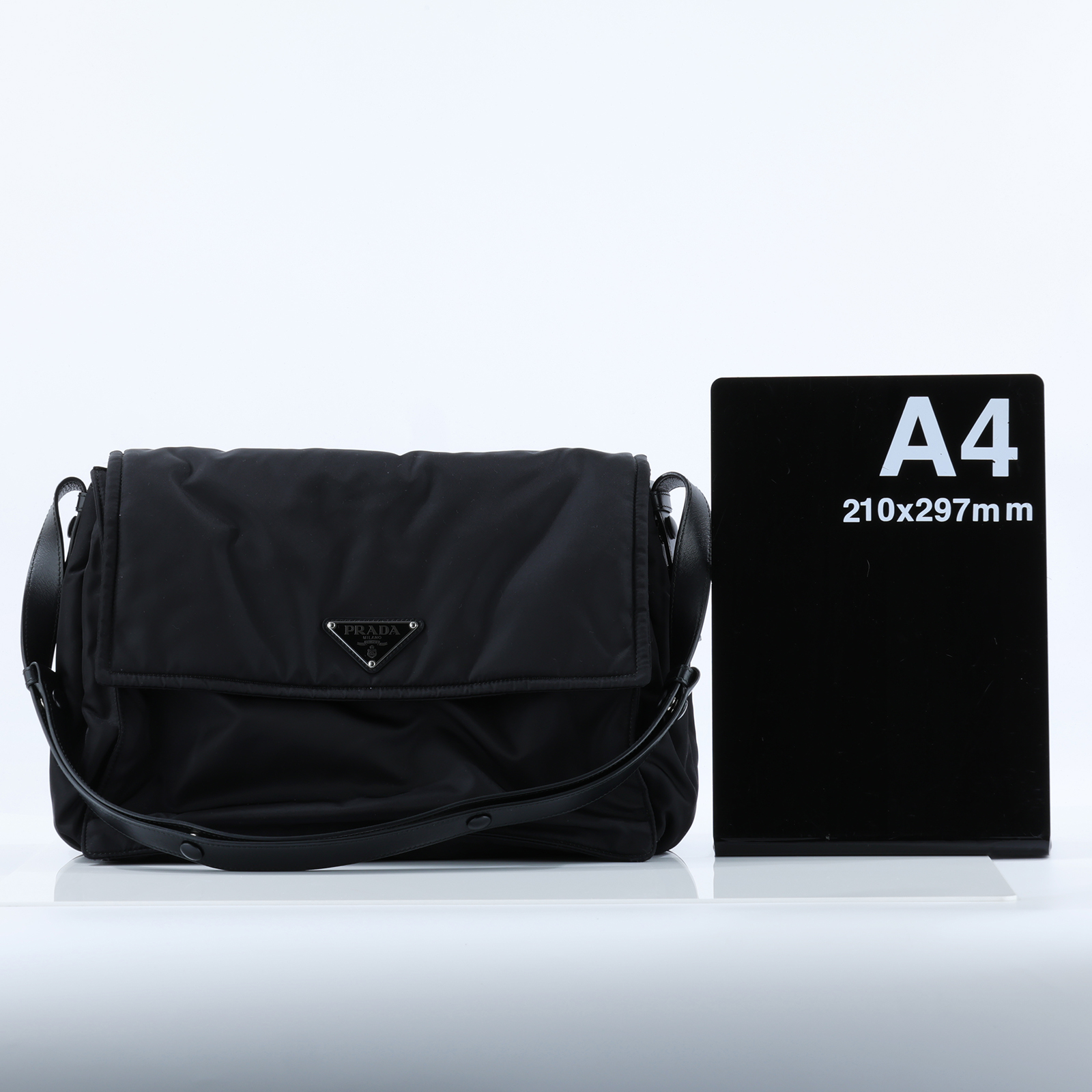 普拉達 PRADA Re-Nylon 夾棉 肩背袋 中型  1BD255_RDLN 黑尼龍郵差包 防塵袋/購買證明