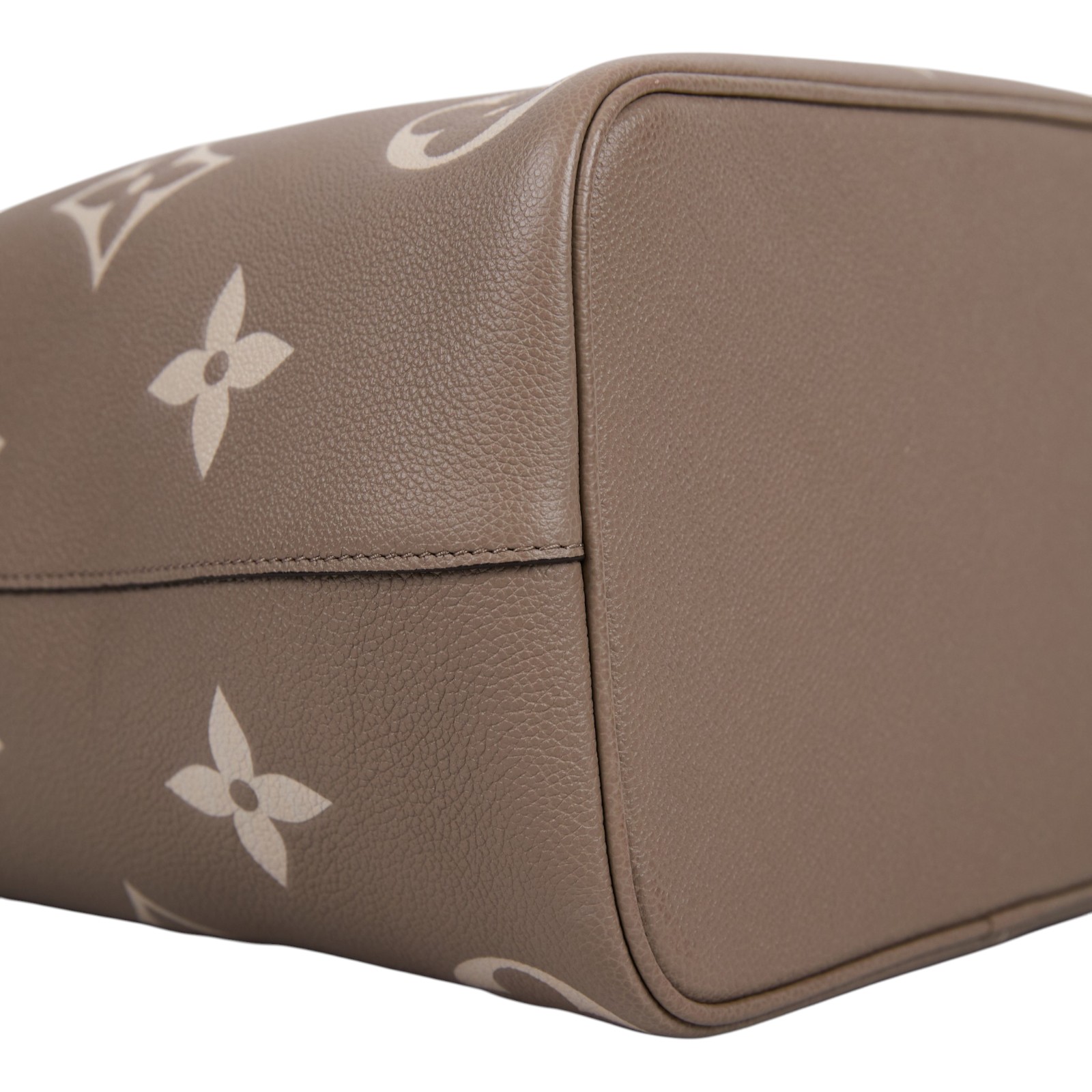 路易威登 LOUIS VUITTON NéoNoé MM 皮革 肩背 水桶包 斑鳩灰色/奶油色 M45555 晶片款  防塵袋/購買證明/內袋/手提把/背帶