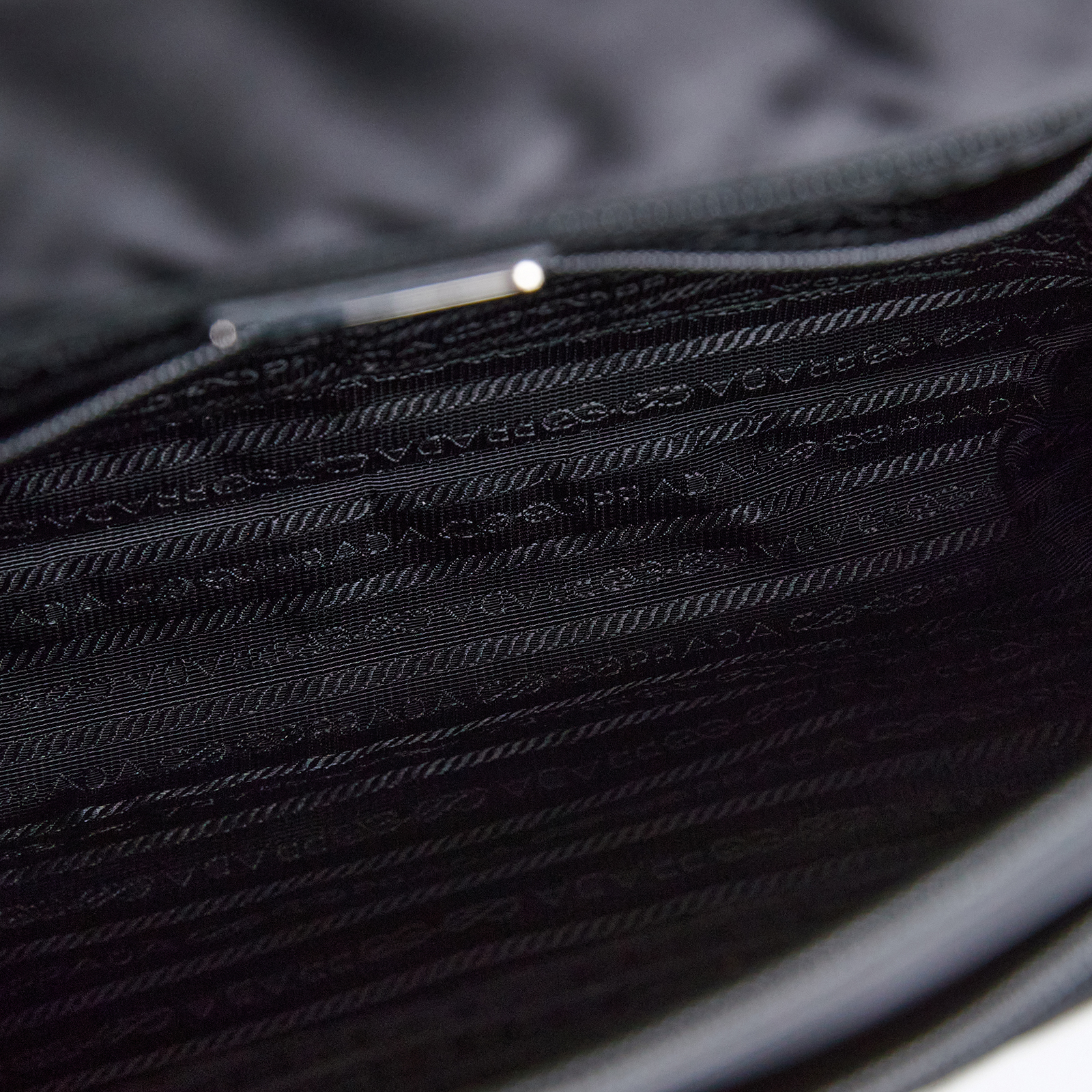 普拉達 PRADA Tessuto Nylon 郵差包 肩背包 斜背包 2VD166_2FMO 經典LOGO皮飾邊斜背包 保證卡