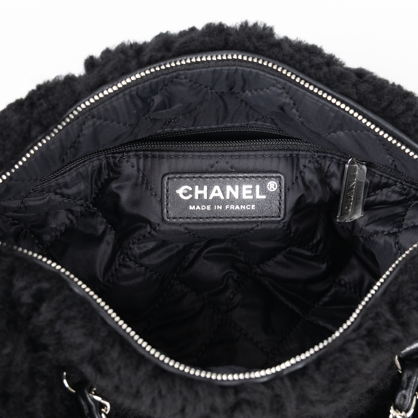 香奈兒 CHANEL Barrel Bag Quilted Fur 小型肩背包  晶片款 黑毛毛斜背包 無附屬品