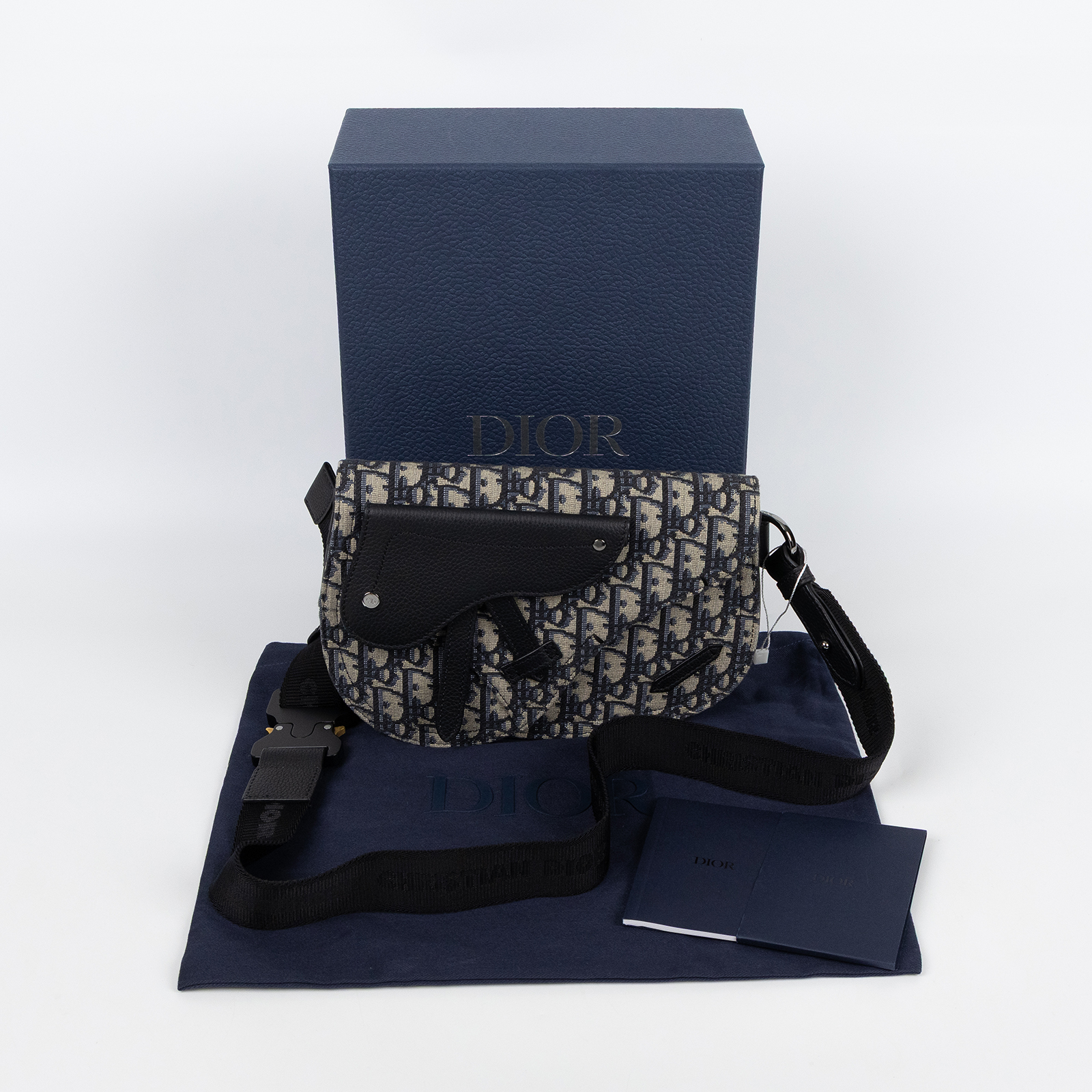 迪奧 CHRISTIAN DIOR Saddle Oblique 馬鞍包 1ADPO095YKY 藍緹花SADDLE帆布胸包 原廠盒子/防塵袋/保證卡