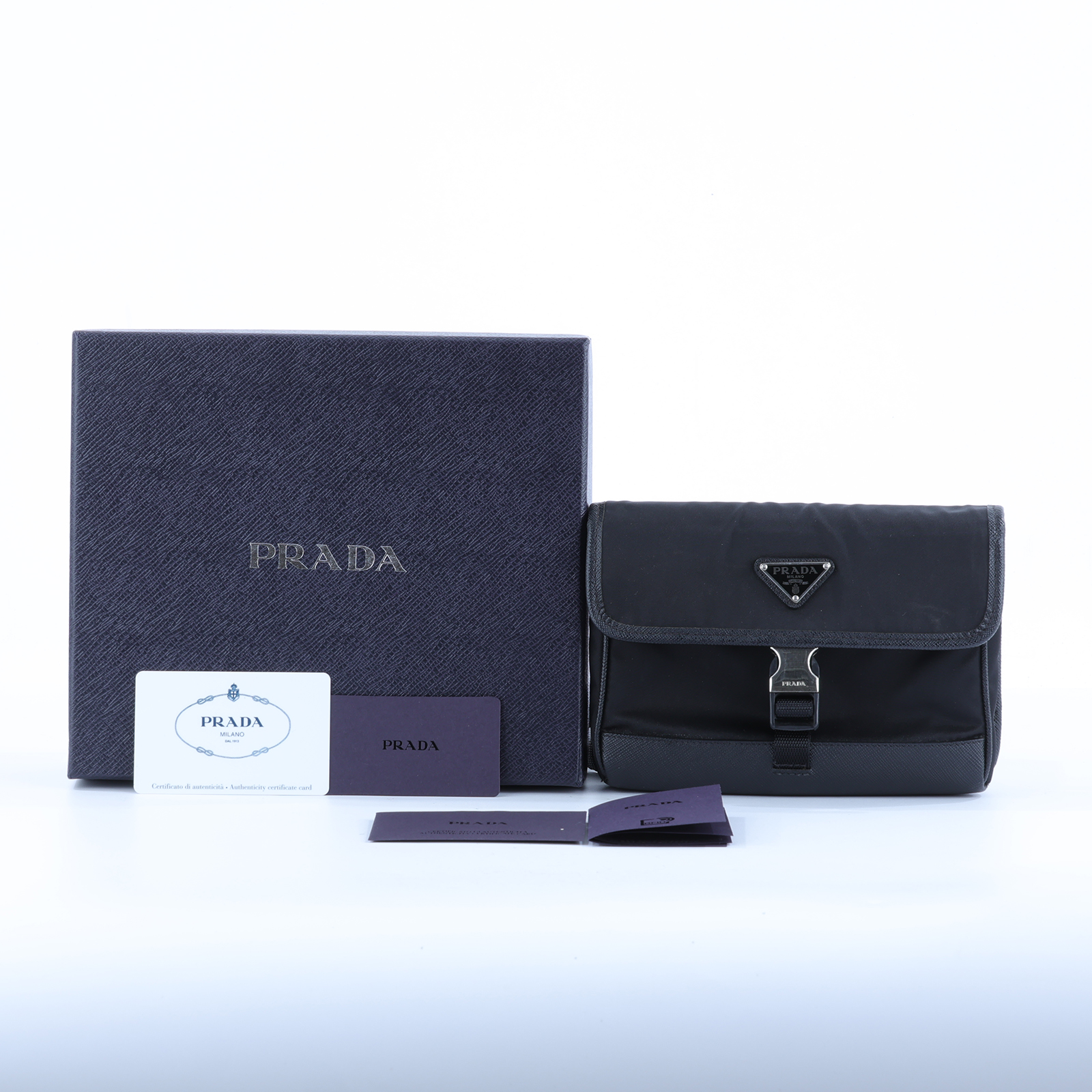 普拉達 PRADA Re-Nylon Saffiano 皮革 智能手機保護套 2ZH108_2DMH 黑尼龍手機包 原廠盒子/防塵袋/保證卡/背帶