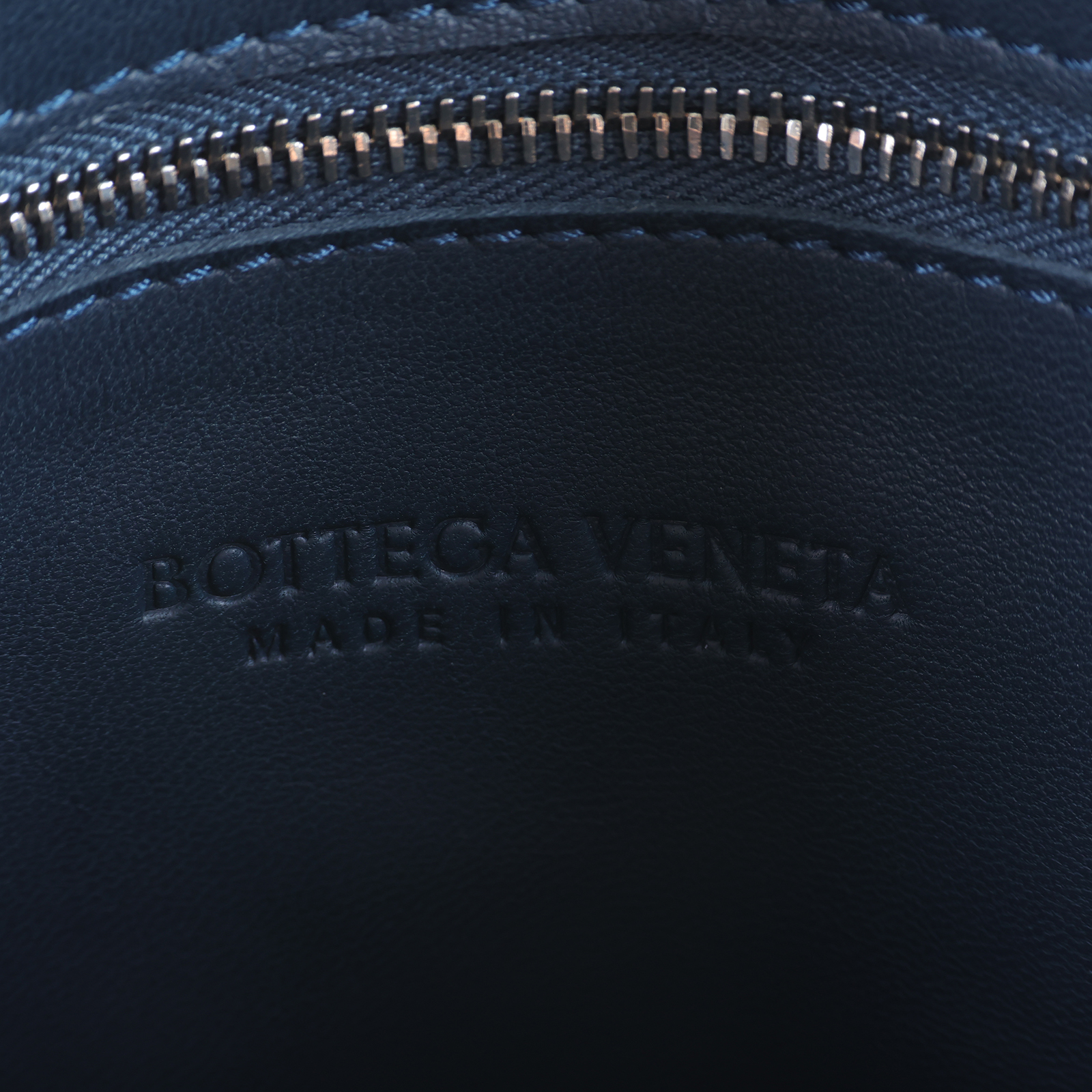 寶緹嘉 BOTTEGA VENETA Cassette 斜挎包 578004VMAY1 深藍Cassette 3X5 防塵袋
