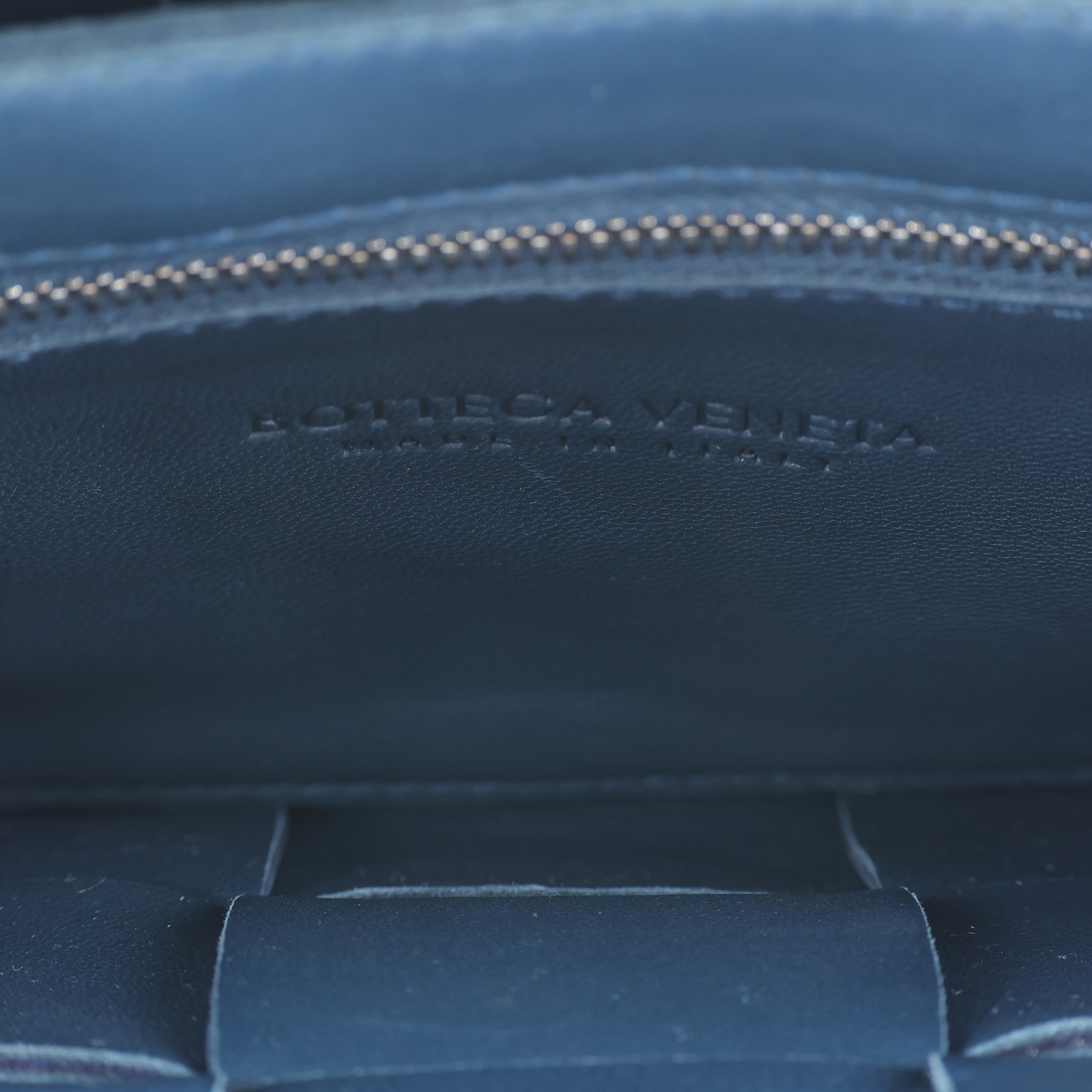 寶緹嘉 BOTTEGA VENETA Cassette 斜挎包 578004VMAY1 深藍Cassette 3X5 防塵袋