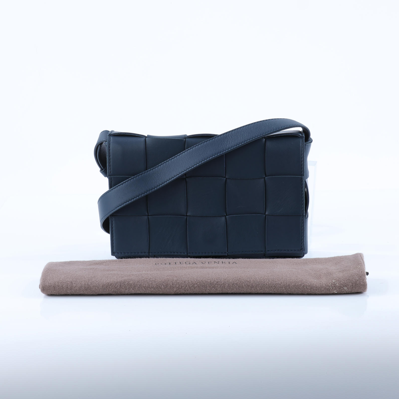 寶緹嘉 BOTTEGA VENETA Cassette 斜挎包 578004VMAY1 深藍Cassette 3X5 防塵袋