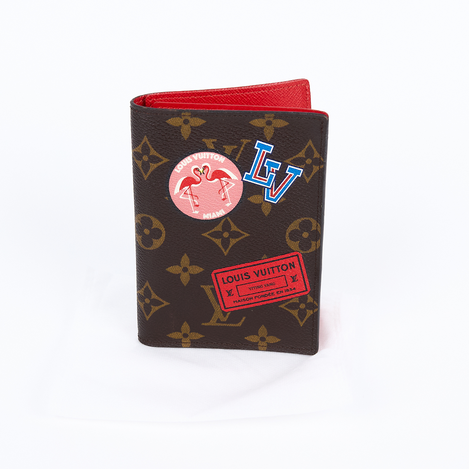 路易威登 LOUIS VUITTON 護照封套 護照夾老花帆布 M64502 原花MY LV WORLD TOUR紅內裡訂製護照套 無附屬品