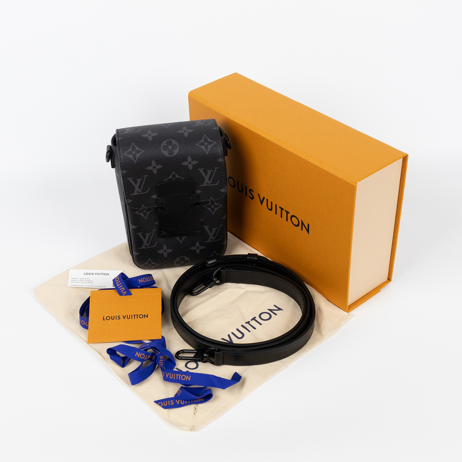 路易威登 LOUIS VUITTON S-Lock 直式隨身錢包 M82252 晶片款 黑S-Lock 鎖扣直式隨身錢包 原廠盒子/防塵袋/背帶