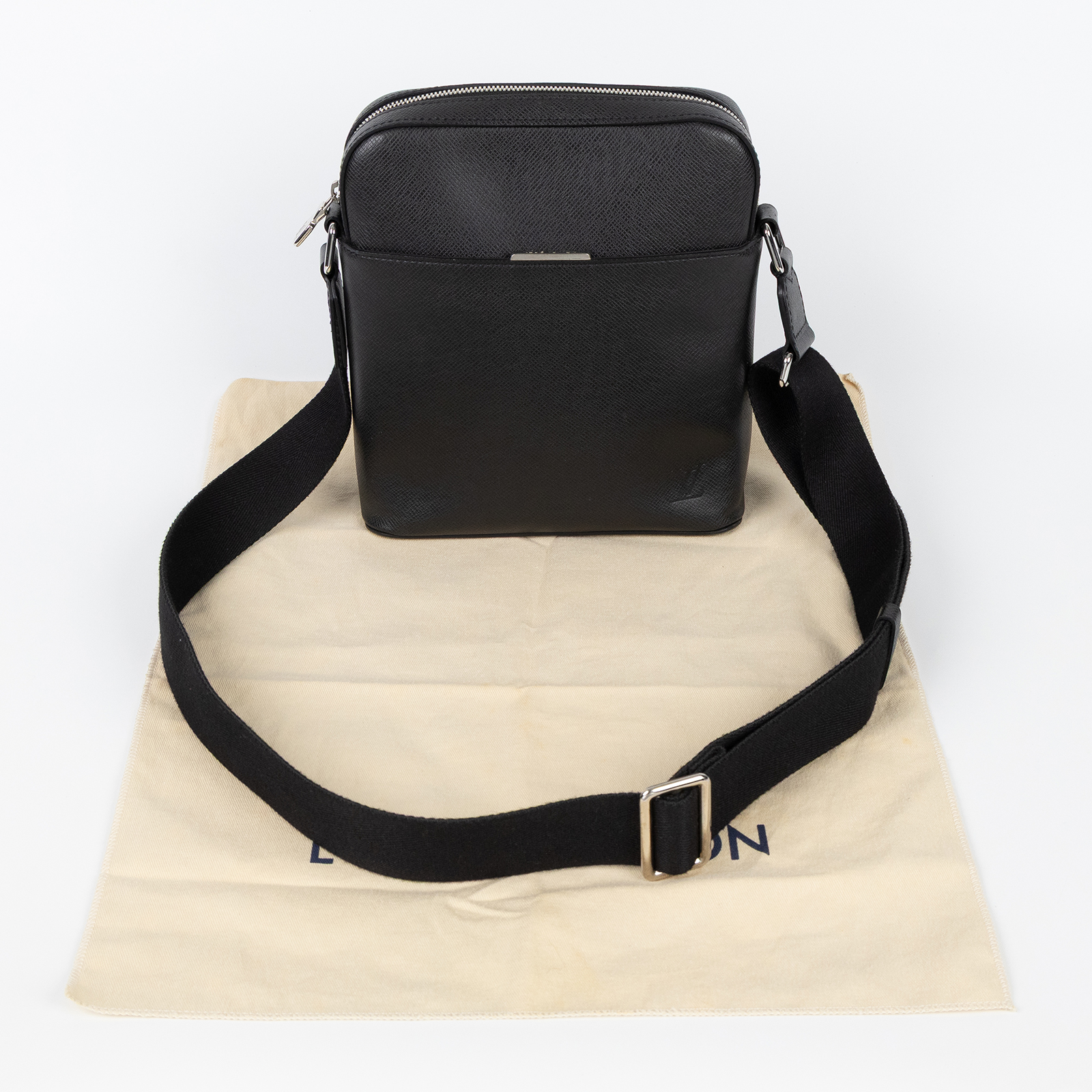 路易威登 LOUIS VUITTON Taiga Anton 斜背包 單肩包 郵差包 小號 M33431 黑色taiga斜背包 防塵袋
