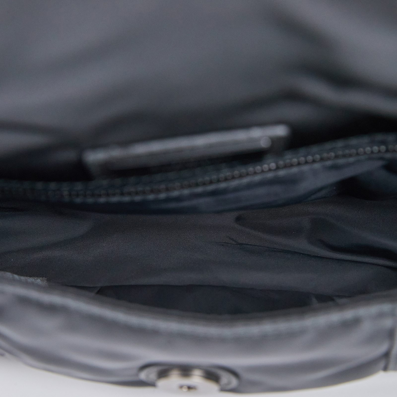 巴黎世家 BALENCIAGA Hourglass Board 斜背包 肩背包 8462442AB4L 黑尼龍沙漏側背包 防塵袋/背帶2