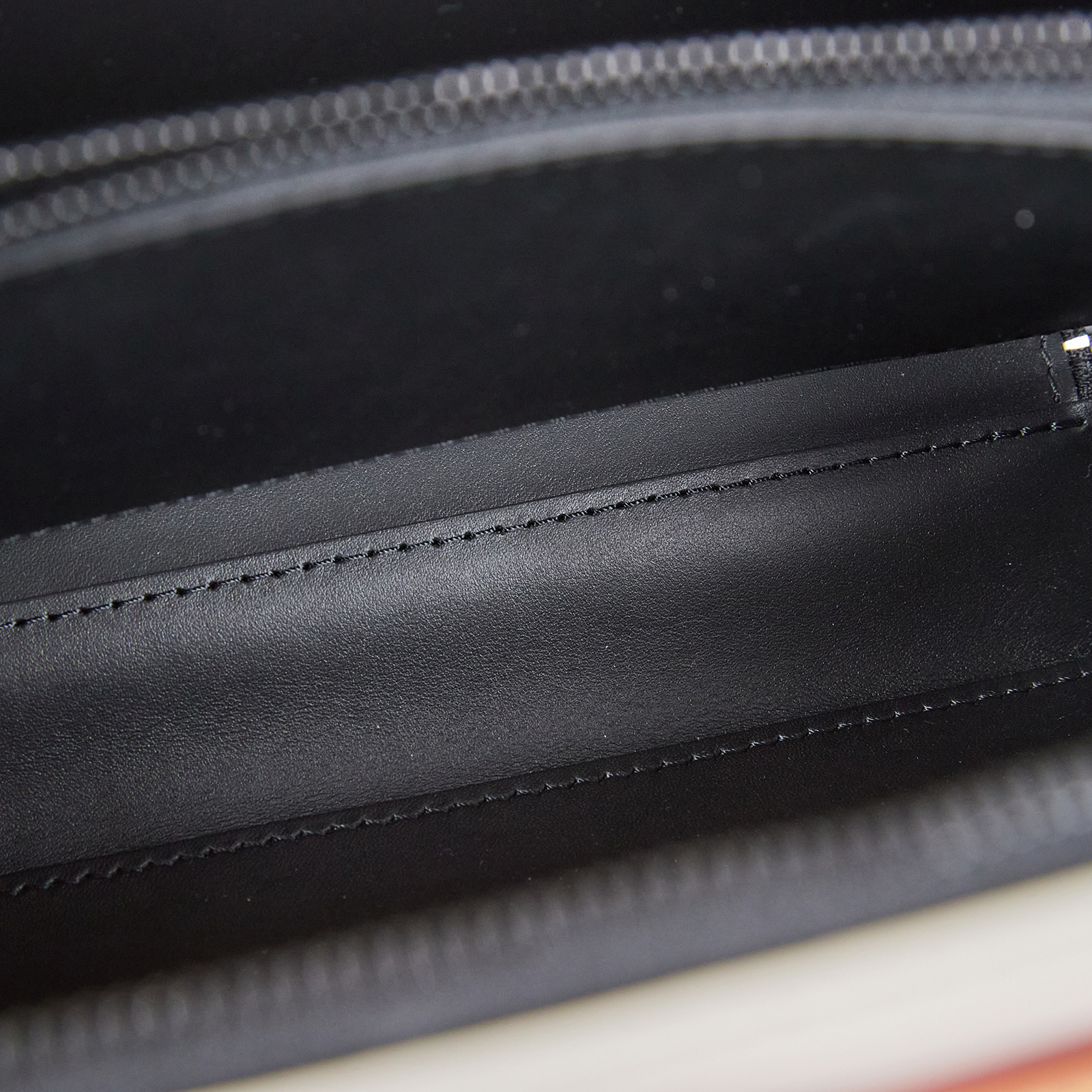 路易威登 LOUIS VUITTON Future Trunk 硬箱 手提包 斜背包 中型 M21950 晶片款  原廠盒子/防塵袋/背帶