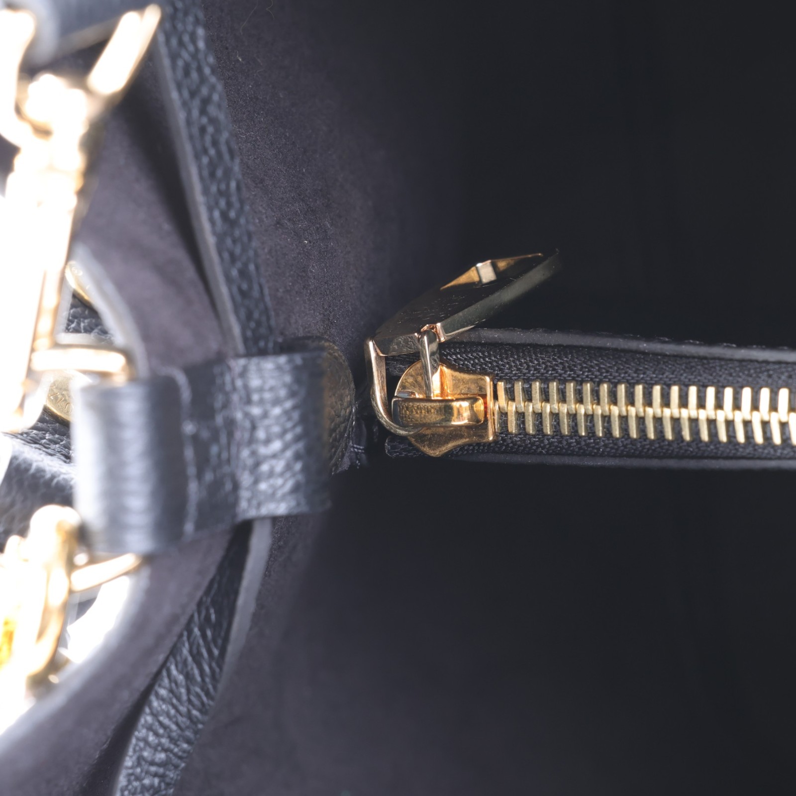 路易威登 LOUIS VUITTON NéoNoé MM 黑色 粒面壓花牛皮 束口水桶包 M45256 晶片款 黑NéoNoé MM 原廠盒子/防塵袋/背帶