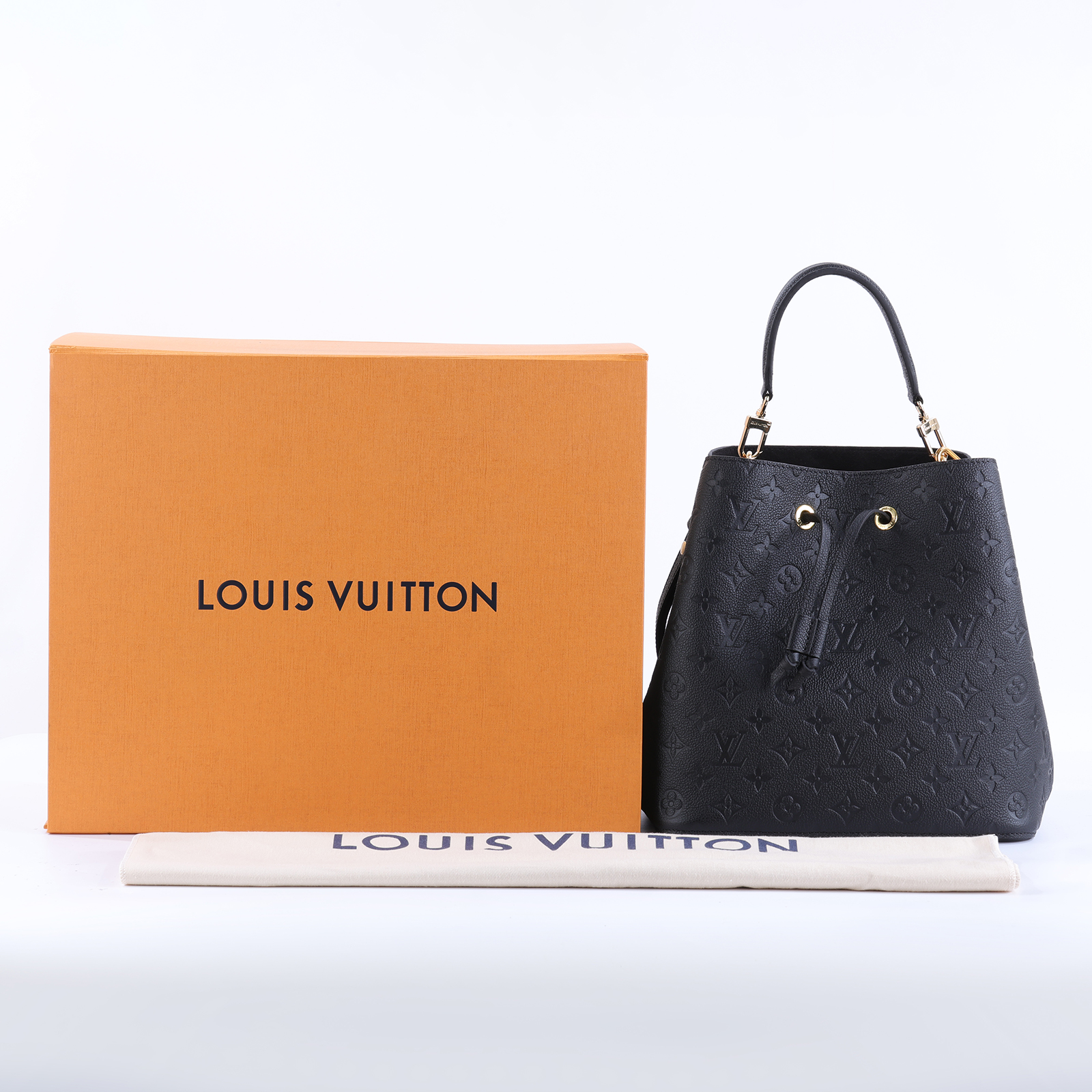 路易威登 LOUIS VUITTON NéoNoé MM 黑色 粒面壓花牛皮 束口水桶包 M45256 晶片款 黑NéoNoé MM 原廠盒子/防塵袋/背帶