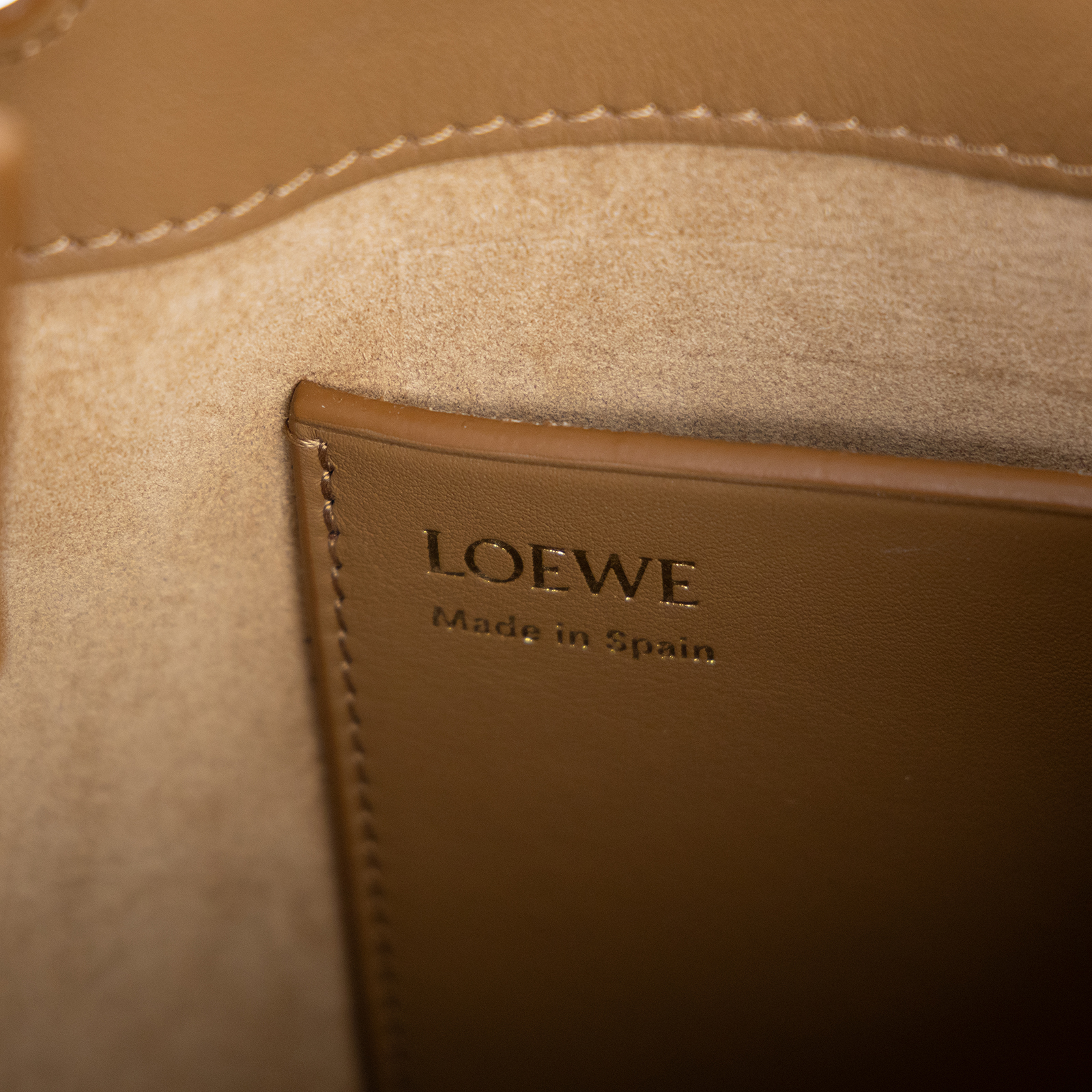 羅意威 LOEWE Pebble Pouch 肩背包 斜背包 CANBSPPX01 焦糖Anagram Pebble側背包 防塵袋