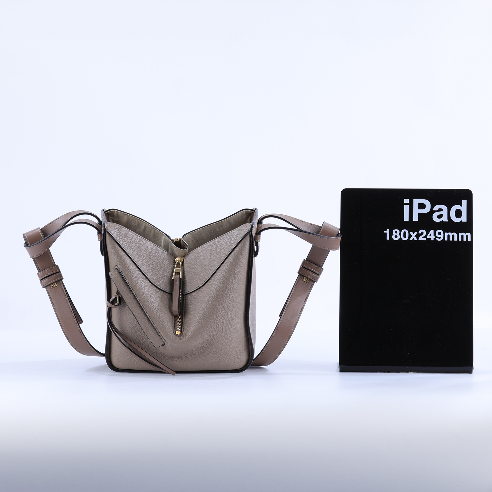 羅意威 LOEWE Compact Hammock bag 小牛皮 肩背 吊床包 A538H13X03 灰Mini Hammock 防塵袋