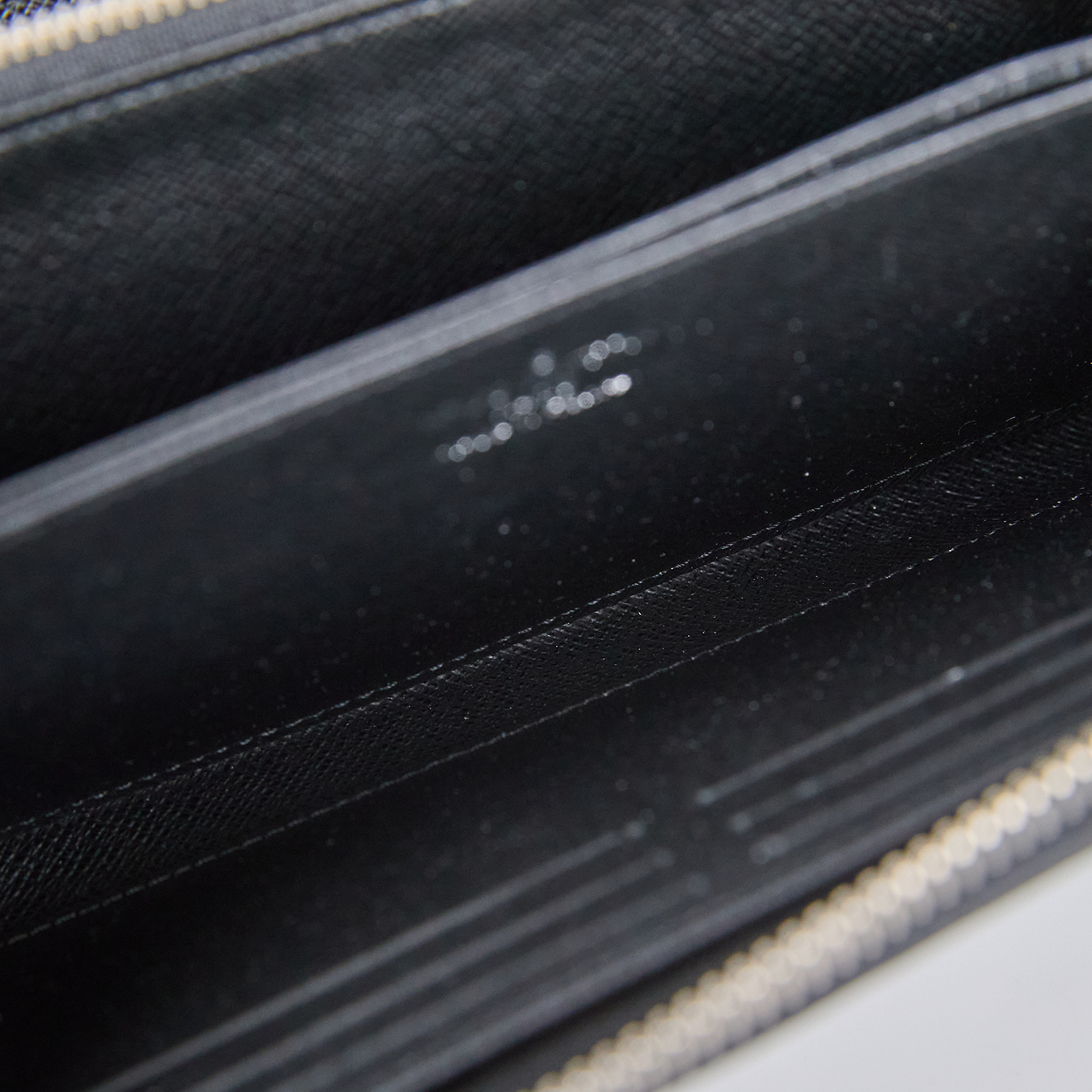 路易威登 LOUIS VUITTON 拉鏈錢包 Épi牛皮 黑色 M61857 晶片款 黑EPI拉鍊長夾 原廠盒子/防塵袋