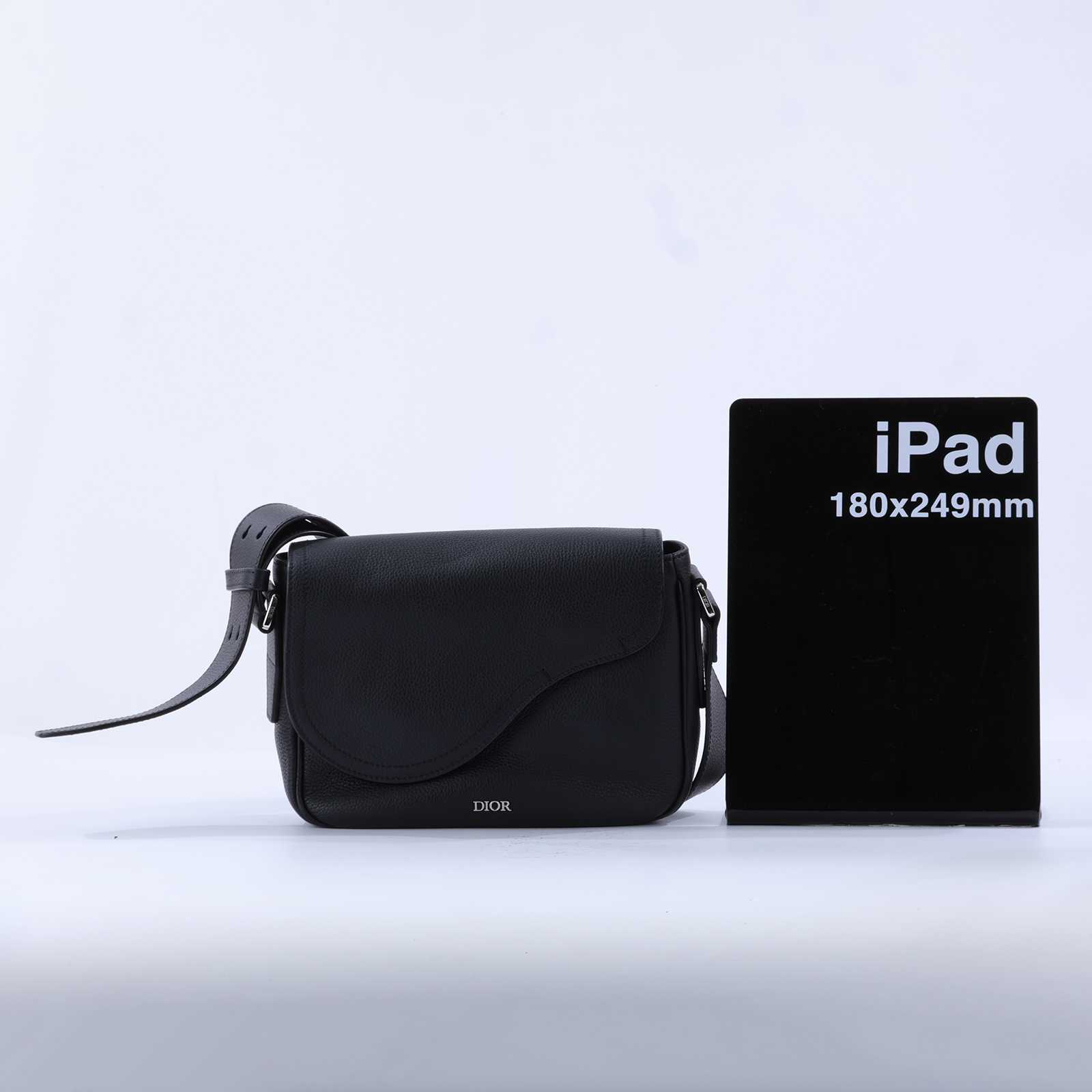 迪奧 CHRISTIAN DIOR Saddle 郵差包 1ADME130YMJ 黑牛皮SADDLE迷你郵差包 防塵袋
