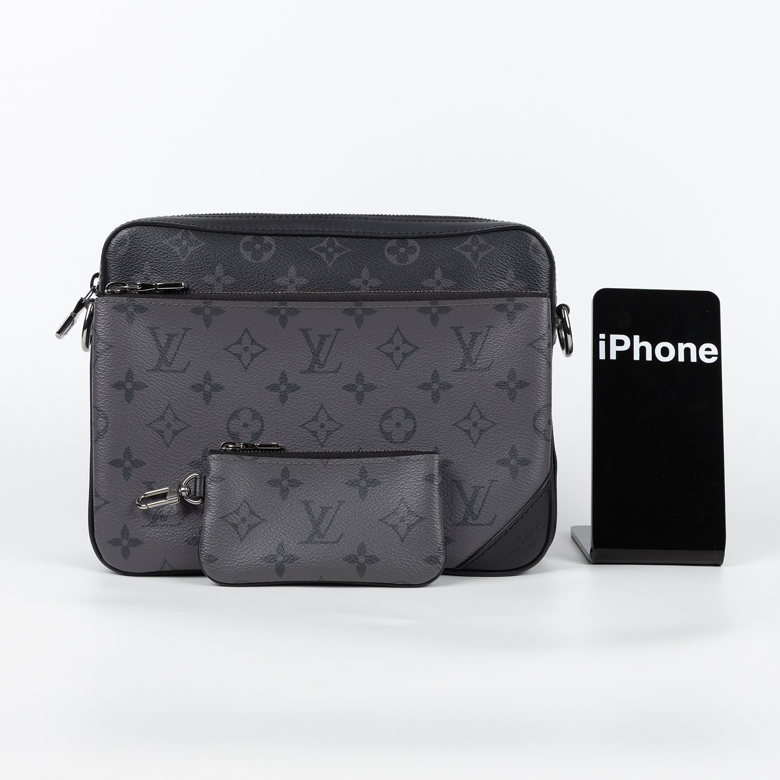路易威登 LOUIS VUITTON Trio 郵差包 Eclipse帆布 黑色 灰色 M69443 晶片款  原廠盒子/防塵袋/背帶/子包2