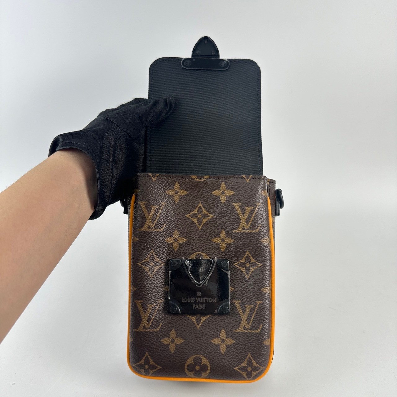 路易威登 LOUIS VUITTON S-Lock 直式隨身錢包 M82535 晶片款 原花黃框S-LOCK手機包 原廠盒子/防塵袋/背帶