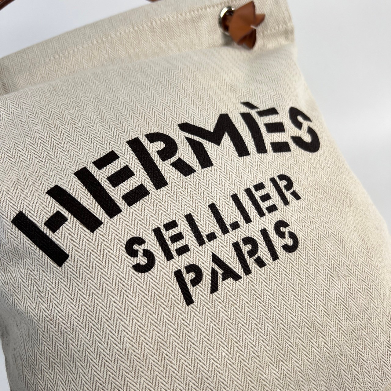 愛馬仕 Hermès Aline grooming bag 盥洗包 ALINGRO D FM 012 PM D刻 白帆布ALINE肩背包MM