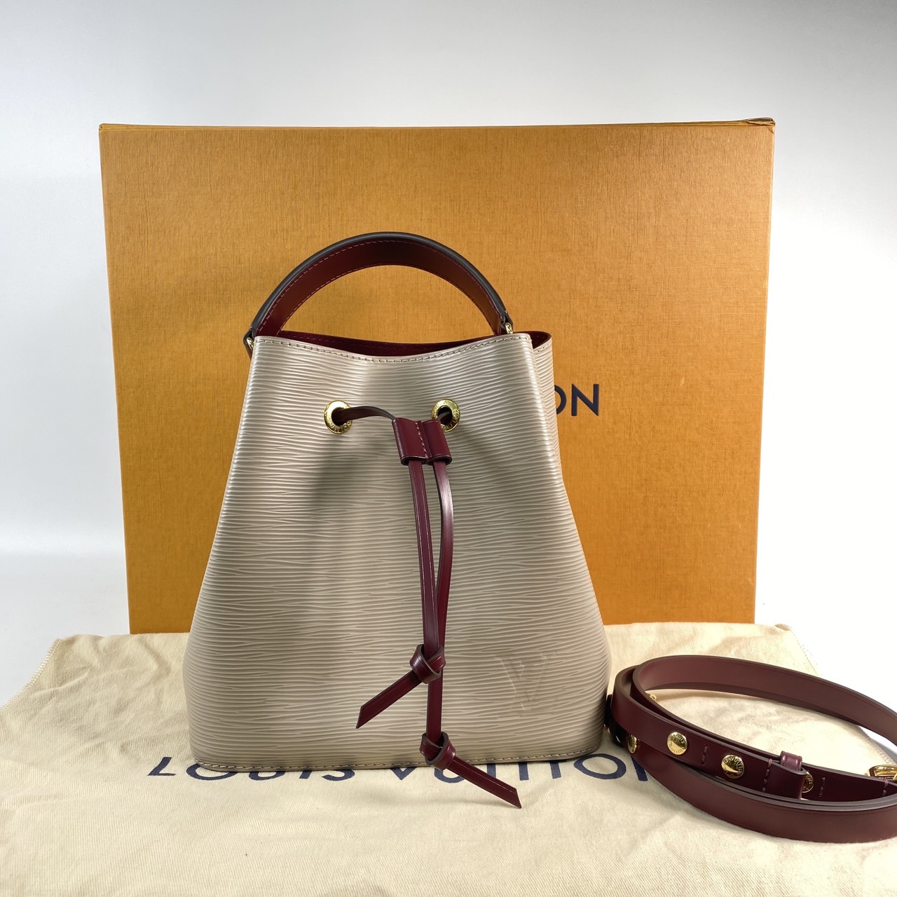 路易威登 LOUIS VUITTON Néonoé BB 肩背 手提包 小型水桶包 壓紋Epi牛皮 灰褐色 M57032  原廠盒子/防塵袋/背帶