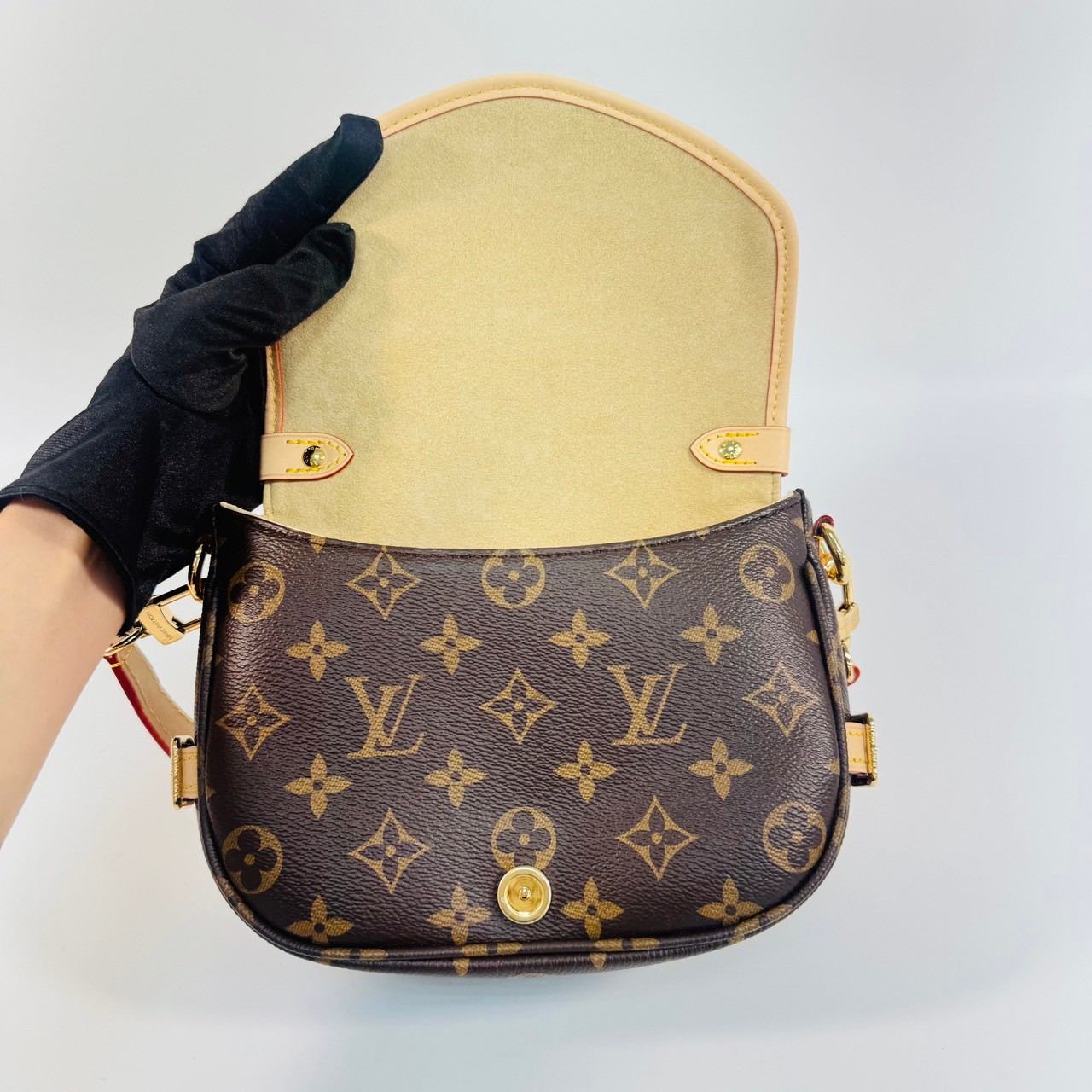 路易威登 LOUIS VUITTON Saumur BB  手提 馬鞍斜背包 M46740 晶片款 原花Saumur BB肩背包 原廠盒子/防塵袋/背帶