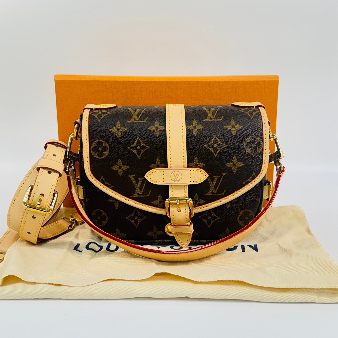 路易威登 LOUIS VUITTON Saumur BB  手提 馬鞍斜背包 M46740 晶片款 原花Saumur BB肩背包 原廠盒子/防塵袋/背帶