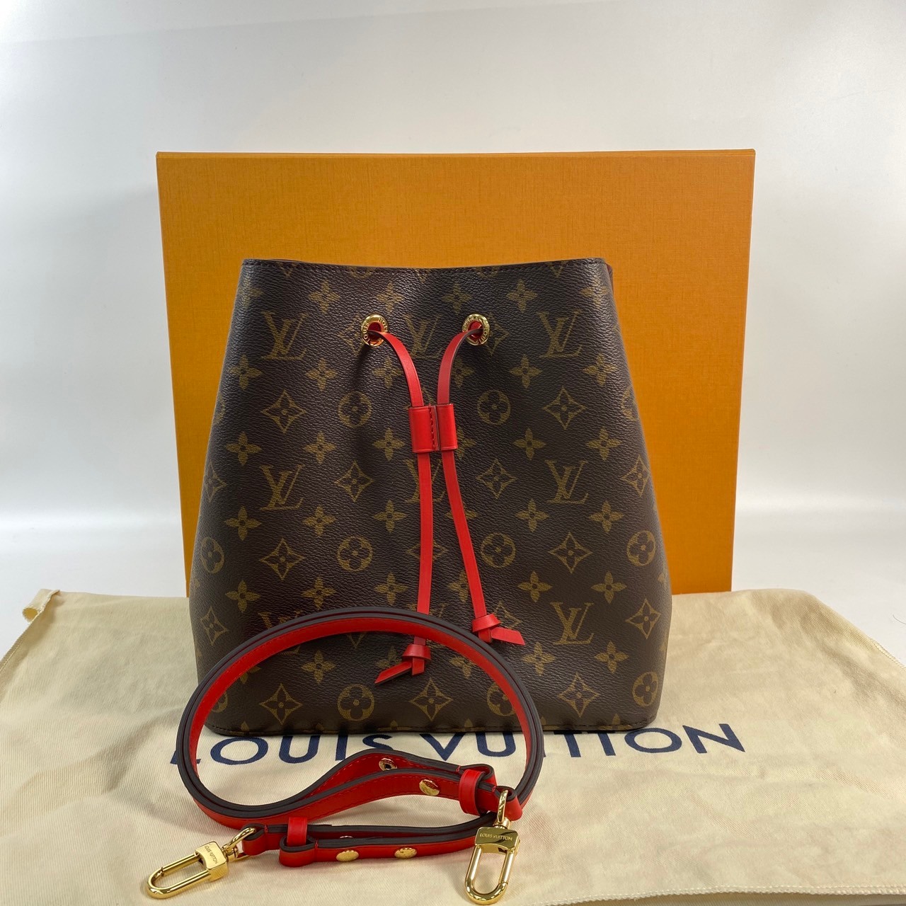 路易威登 LOUIS VUITTON NéoNoé MM 經典帆布 肩背 水桶包 紅色 M44021 晶片款  原廠盒子/防塵袋/背帶