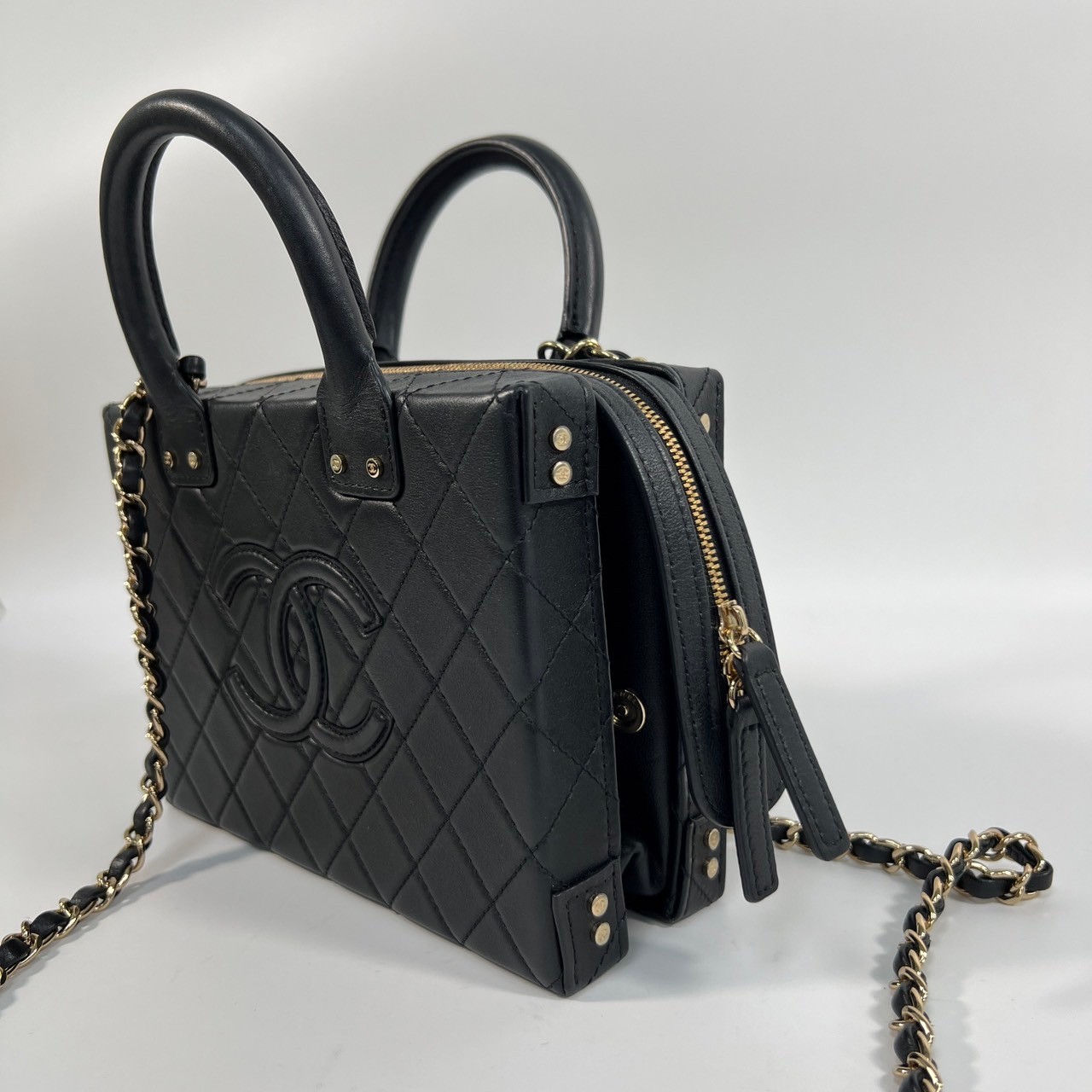 香奈兒 CHANEL Vanity Case 斜背 手提 迷你 化妝箱 AS3345 晶片款 黑金小牛皮VANITY MINI 22B 原廠盒子/防塵袋/購買證明