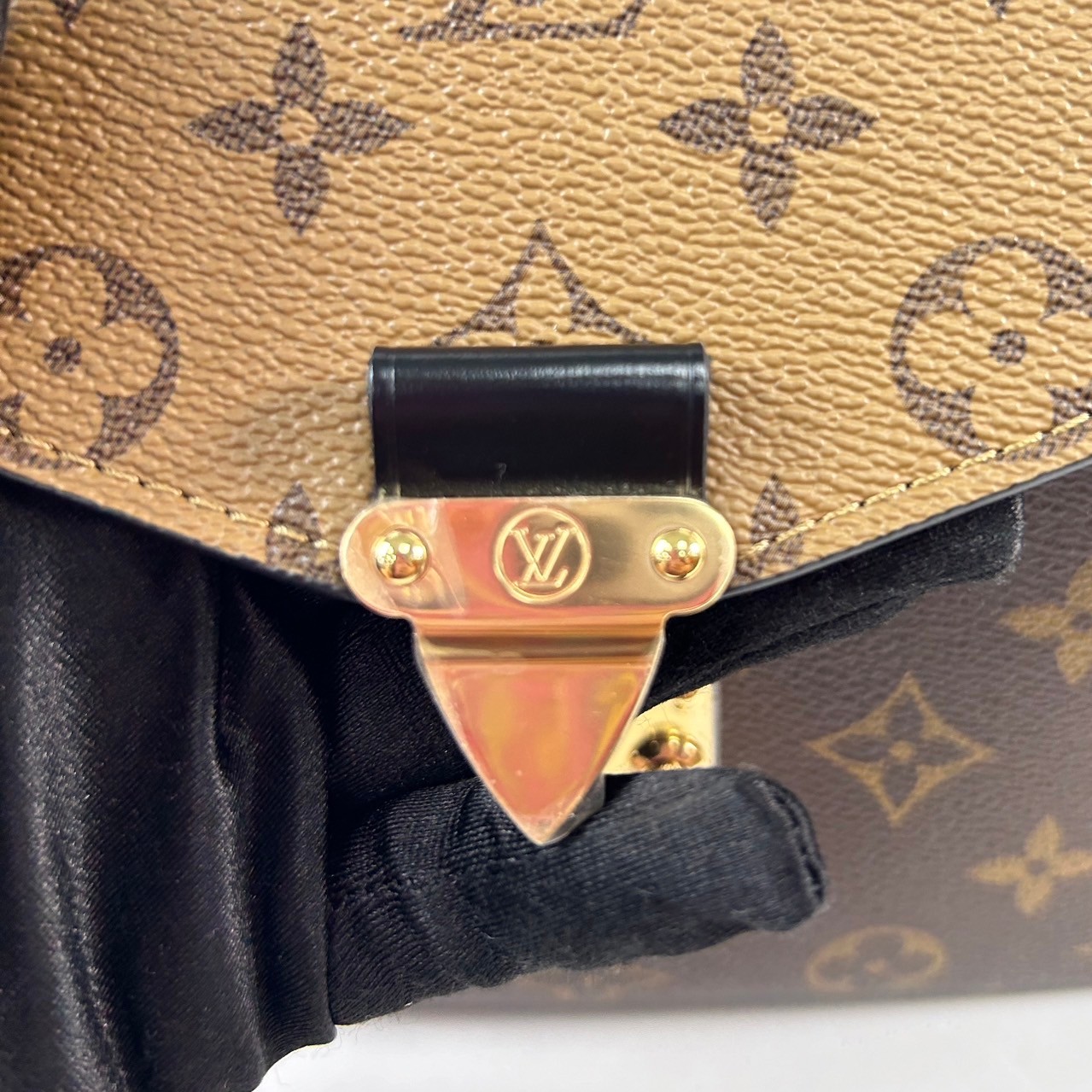 路易威登 LOUIS VUITTON Pochette Métis 拚色設計 釦式 手提 斜背包 M44876 晶片款  防塵袋/背帶