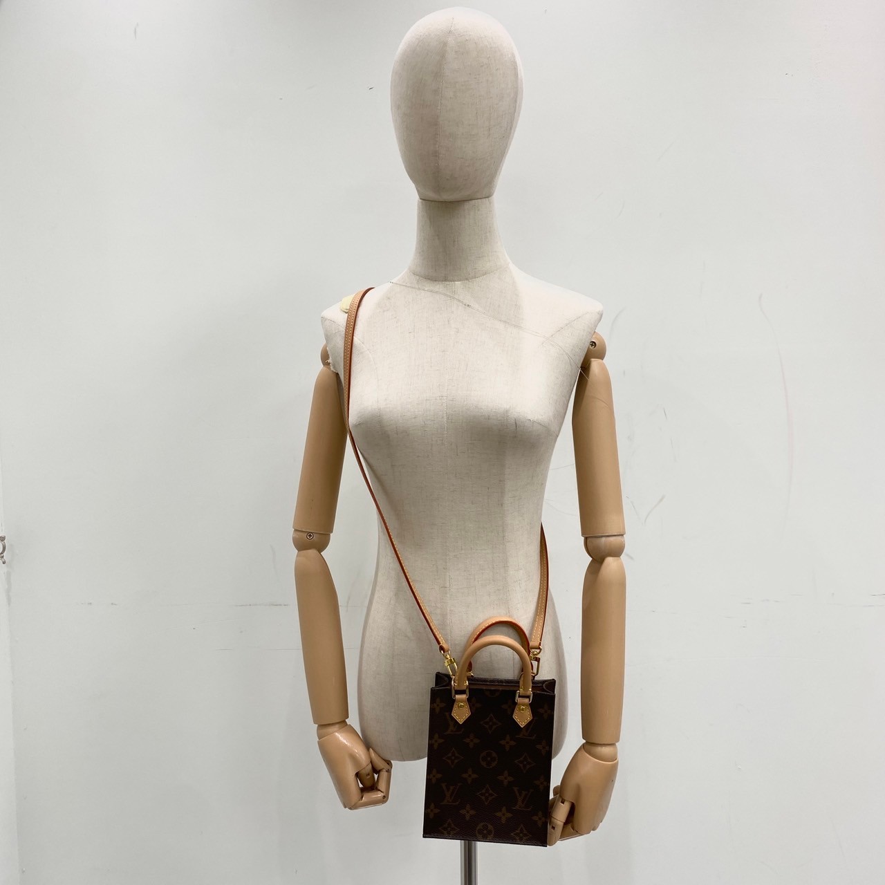 路易威登 LOUIS VUITTON Petit Sac Plat 斜背琴譜包 M81295 晶片款  原廠盒子/防塵袋/背帶/購買證明