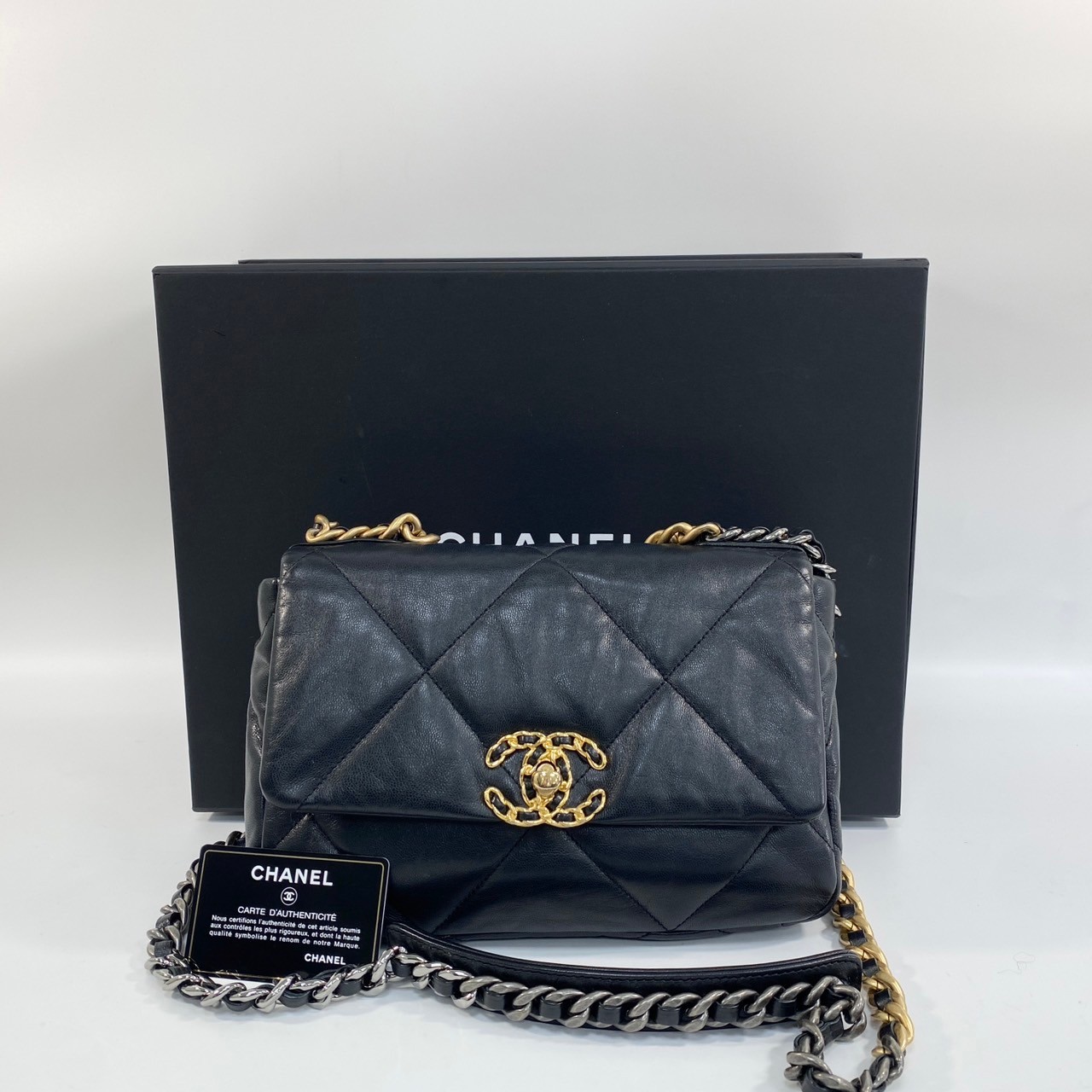 香奈兒 CHANEL 19 口蓋包 菱格紋 金銀鍊帶 手提 肩背包  29開 黑金羊19包 26CM 原廠盒子/保證卡