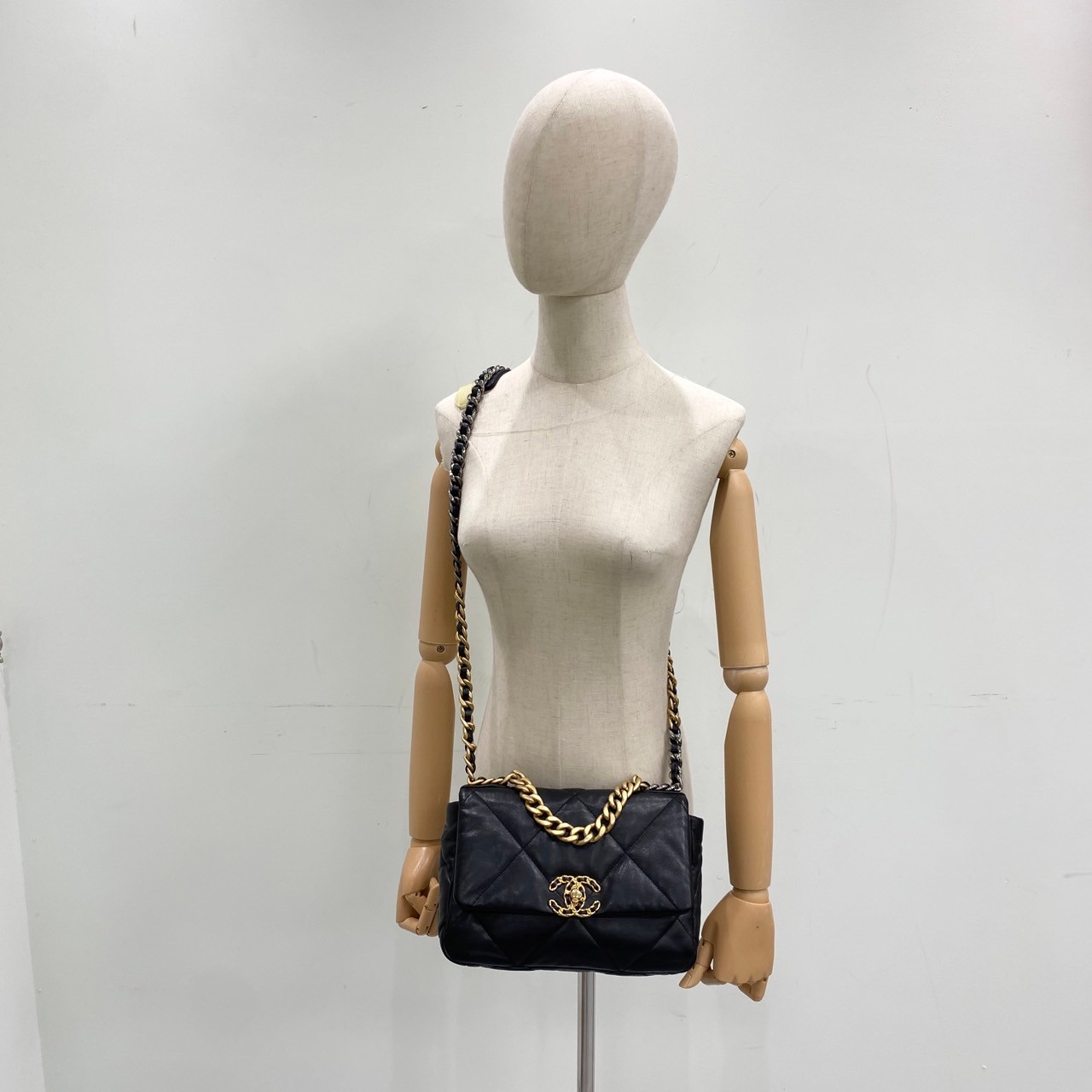 香奈兒 CHANEL 19 口蓋包 菱格紋 金銀鍊帶 手提 肩背包  29開 黑金羊19包 26CM 原廠盒子/保證卡