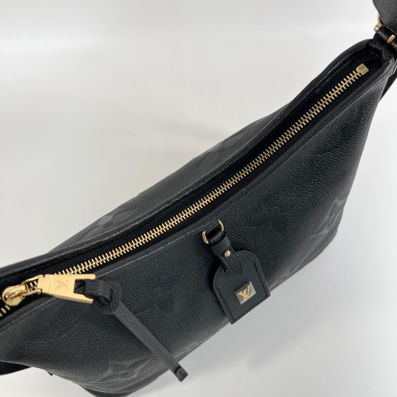 路易威登 LOUIS VUITTON CarryAll PM  黑色 牛皮 肩背包 M46288 晶片款  原廠盒子/防塵袋/購買證明/背帶/內袋