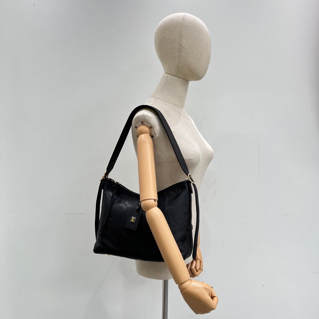 路易威登 LOUIS VUITTON CarryAll PM  黑色 牛皮 肩背包 M46288 晶片款  原廠盒子/防塵袋/購買證明/背帶/內袋