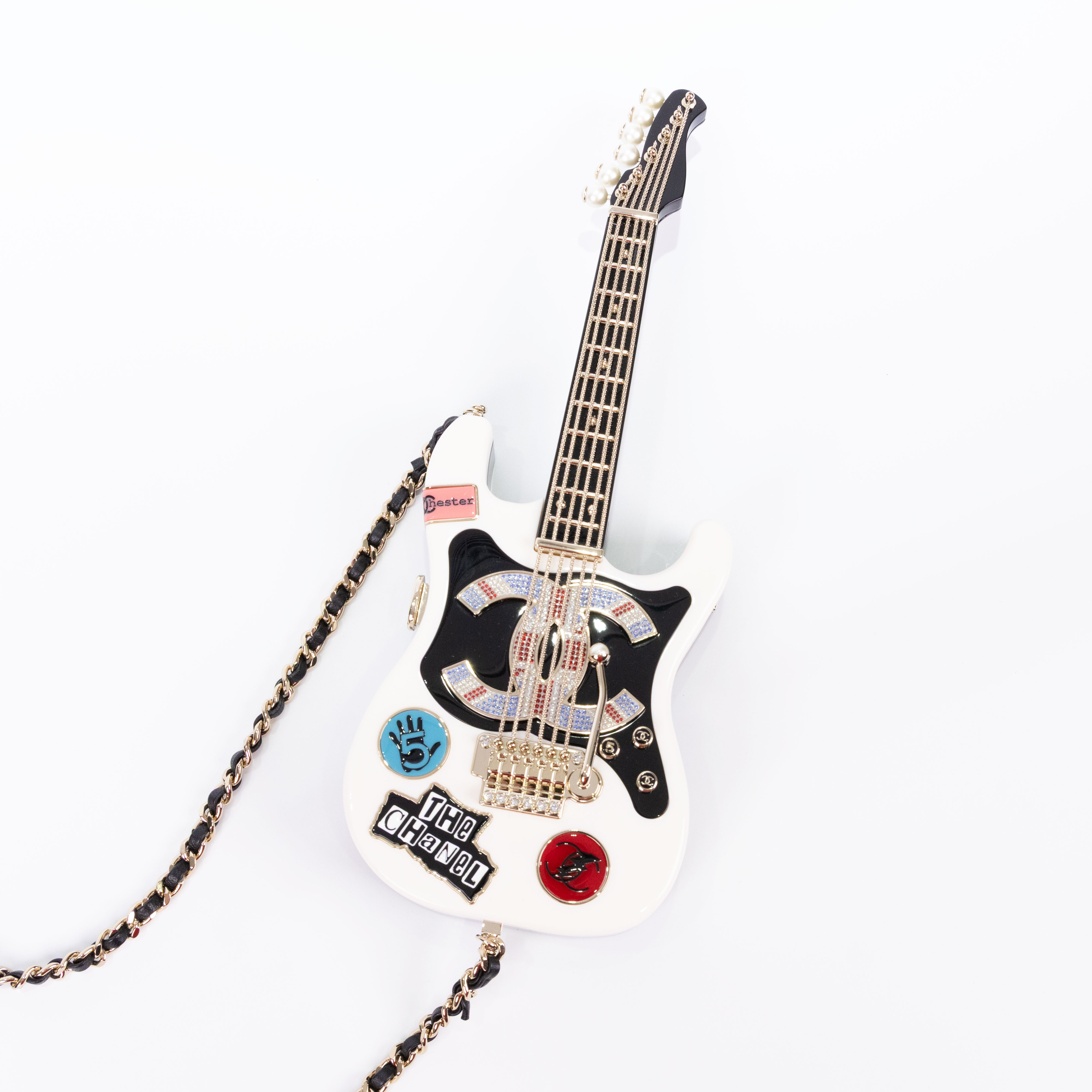 香奈兒 CHANEL 吉他 晚宴包 AS4955 晶片款 23/24A 黑白拼色樹脂吉他包Guitar Minaudiere 原廠盒子/防塵袋