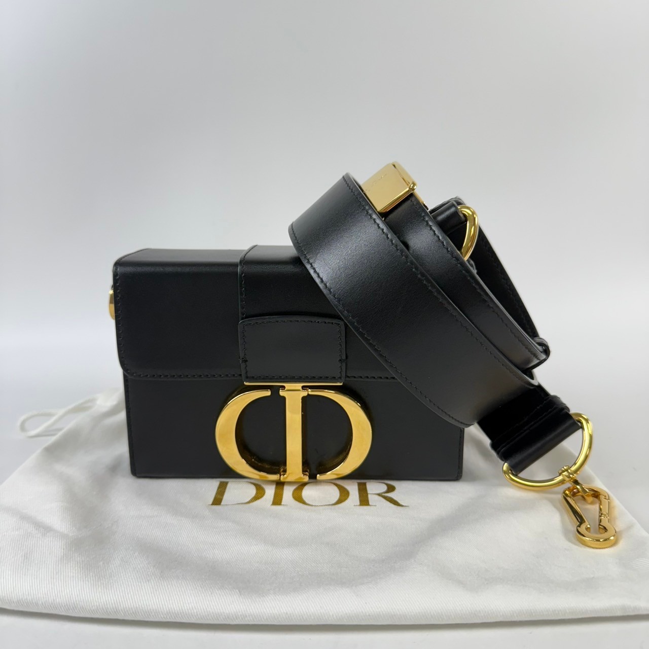 迪奧 CHRISTIAN DIOR 30 Montaigne 肩背手提包 M9204UMOS 黑金牛蒙田30 防塵袋/背帶