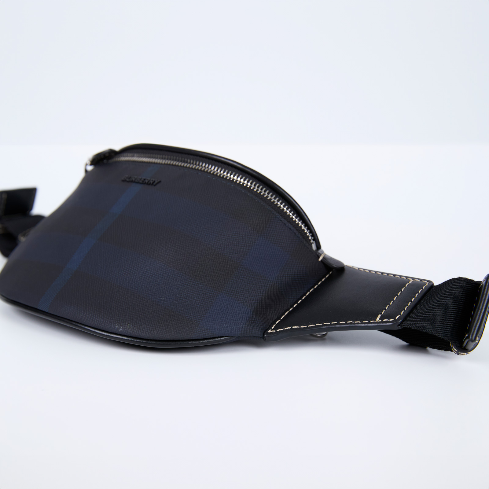 博柏利 BURBERRY Cason 尼龍 腰包 8059458 深藍拚黑格紋腰包 防塵袋