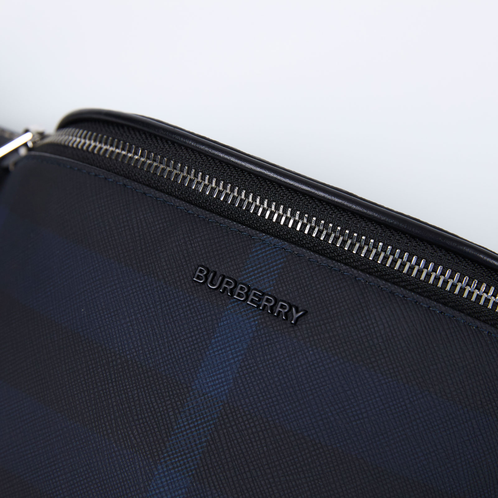 博柏利 BURBERRY Cason 尼龍 腰包 8059458 深藍拚黑格紋腰包 防塵袋