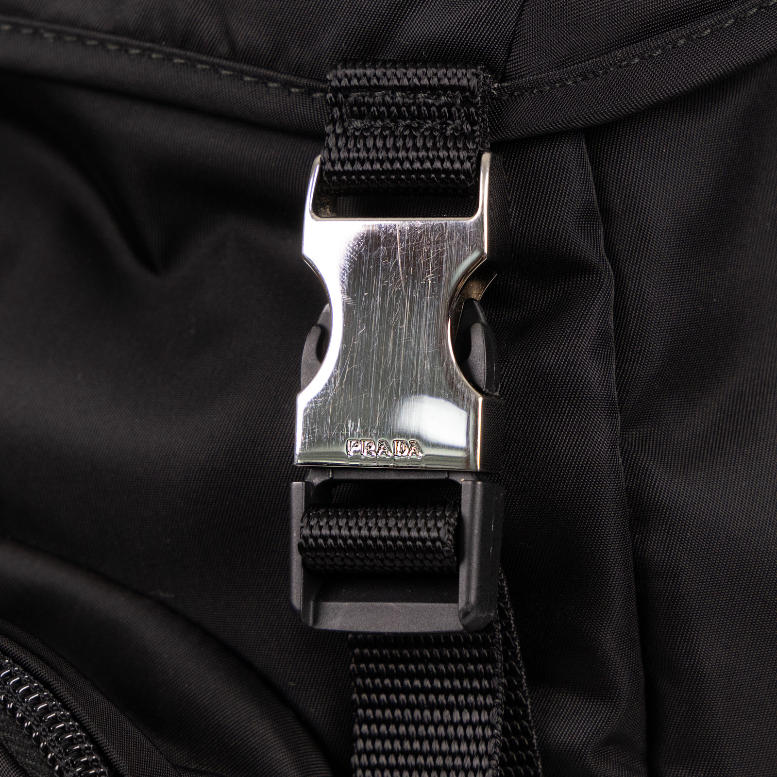 普拉達 PRADA Re-Nylon Saffiano皮革 背囊 2VZ135_2DMG 黑Saffiano 尼龍後背包 防塵袋