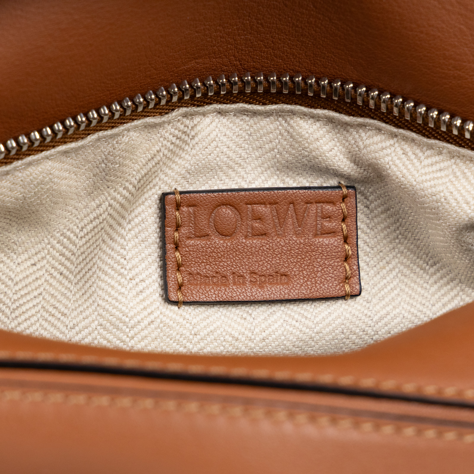 羅意威 LOEWE Small Puzzle bag 肩背 斜背包  焦糖皮革PUZZLE SMALL 防塵袋/背帶