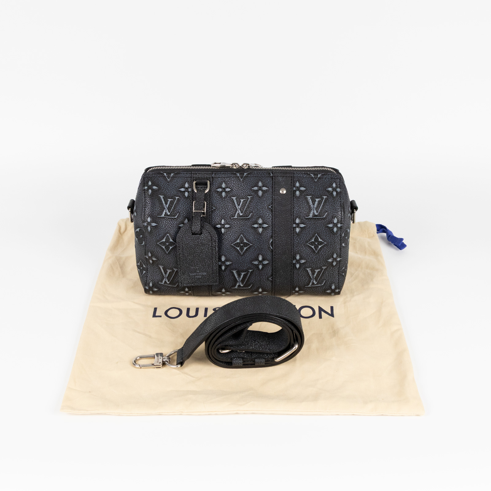 路易威登 LOUIS VUITTON City Keepall 肩背 枕頭包 M21448 晶片款 炭灰仿舊皮CITY KEPPALL25 防塵袋/背帶