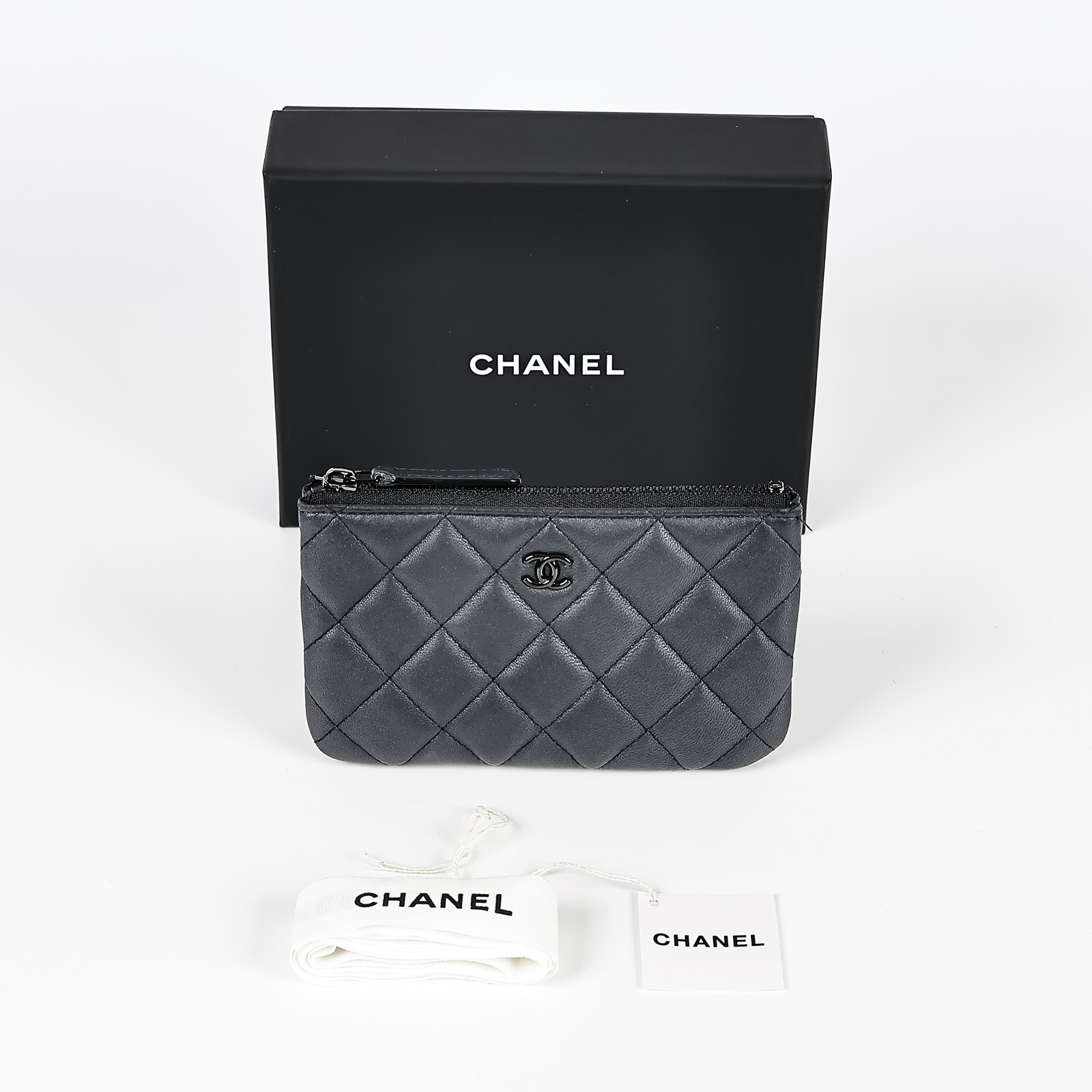 香奈兒 CHANEL 經典 拉鏈 零錢包 錢包 卡夾  SO BLACK鐵灰羊一字拉鍊零錢包 原廠盒子