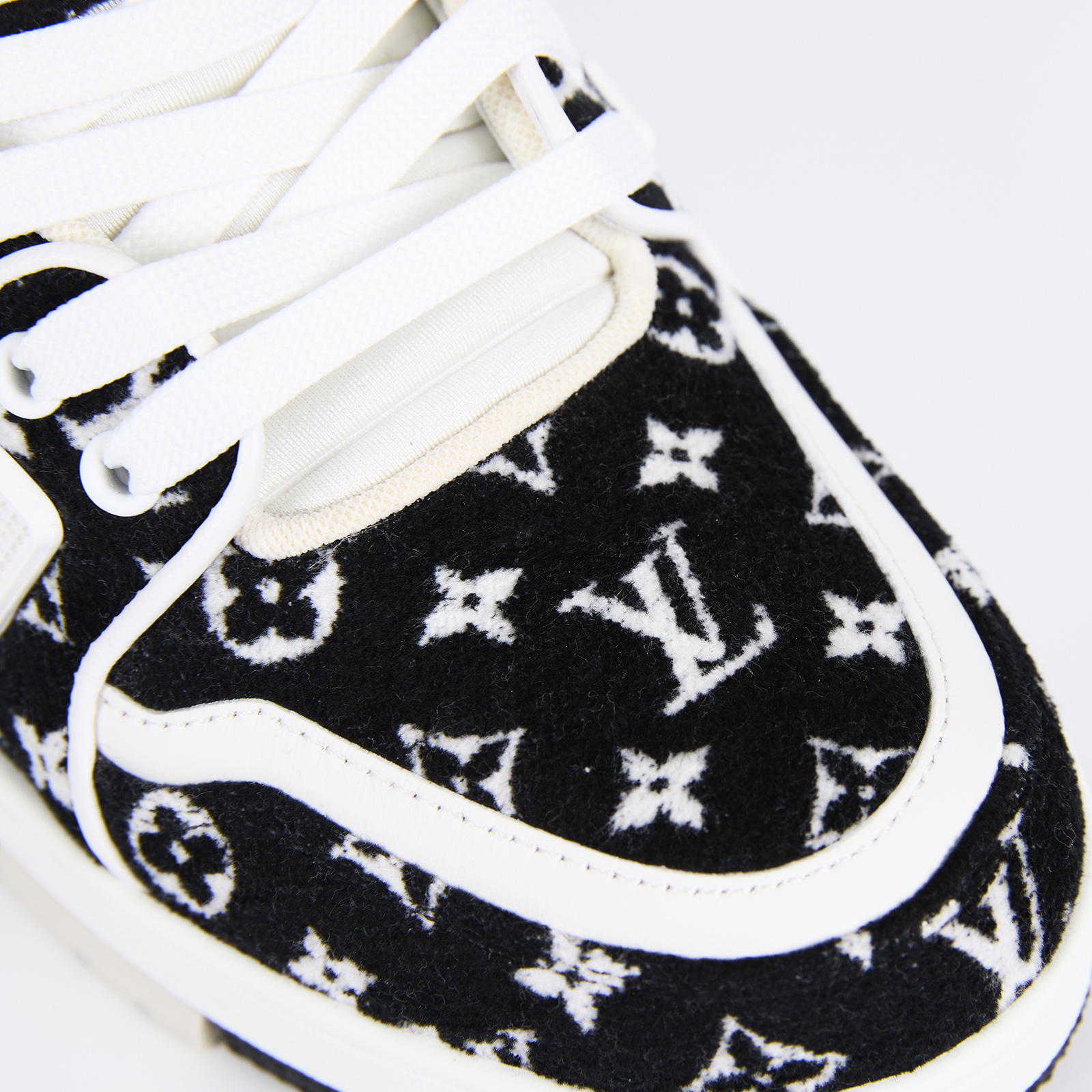 路易威登 LOUIS VUITTON LV Trainer 運動鞋 #05 1ABFT4 黑絨毛Trainer運動鞋#5 防塵袋