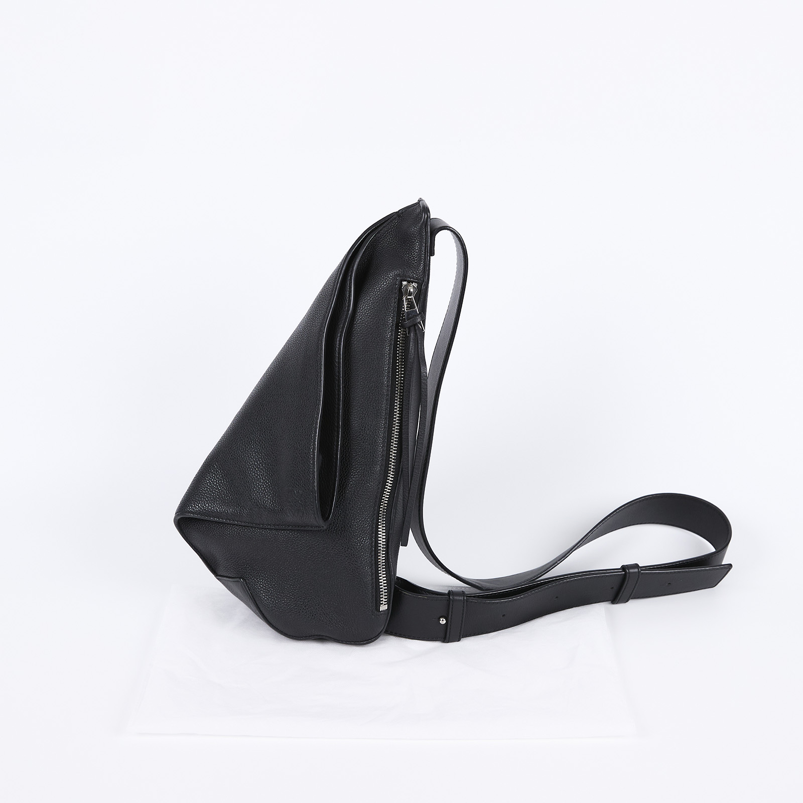 羅意威 LOEWE Anton Sling Bag  黑ANTON SLING胸包 無附屬品