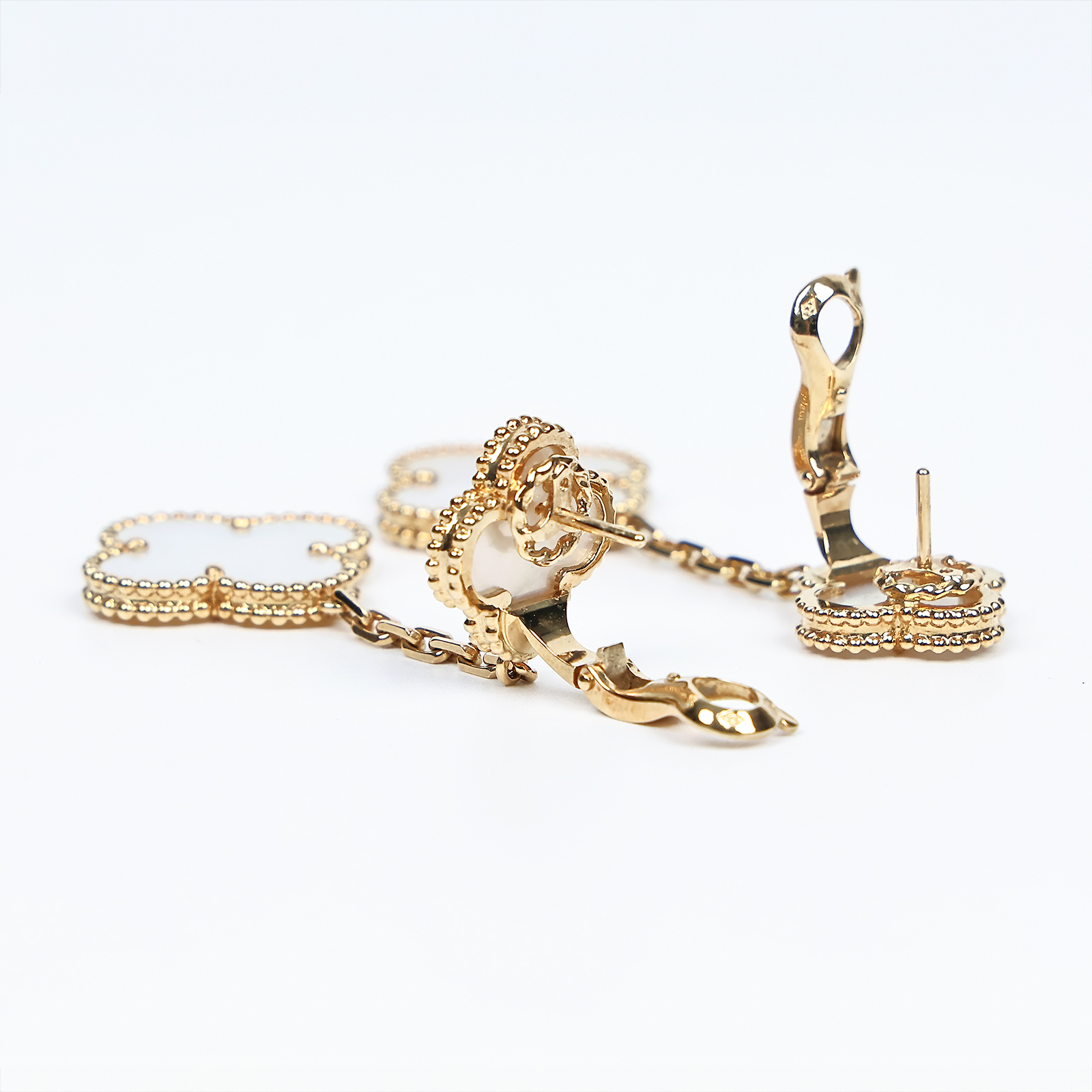 梵克雅寶 Van Cleef & Arpels Magic Alhambra耳環，2枚墜飾 VCARD78800  原廠盒子/保證卡/購買證明