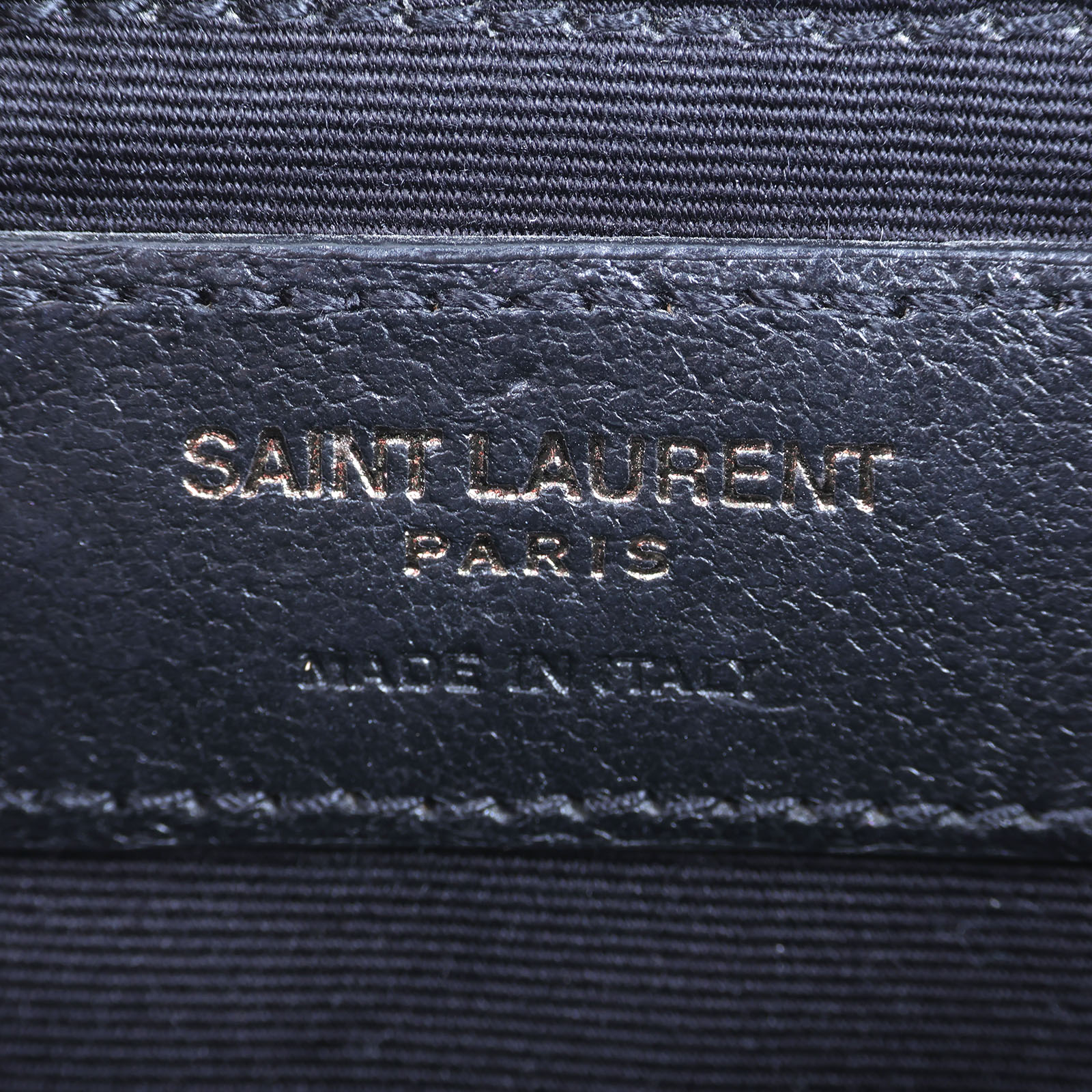 聖羅蘭 YSL SAINT LAURENT Lou 中型 山形紋 相機包 6125440EN04 黑山形流蘇相機包 防塵袋
