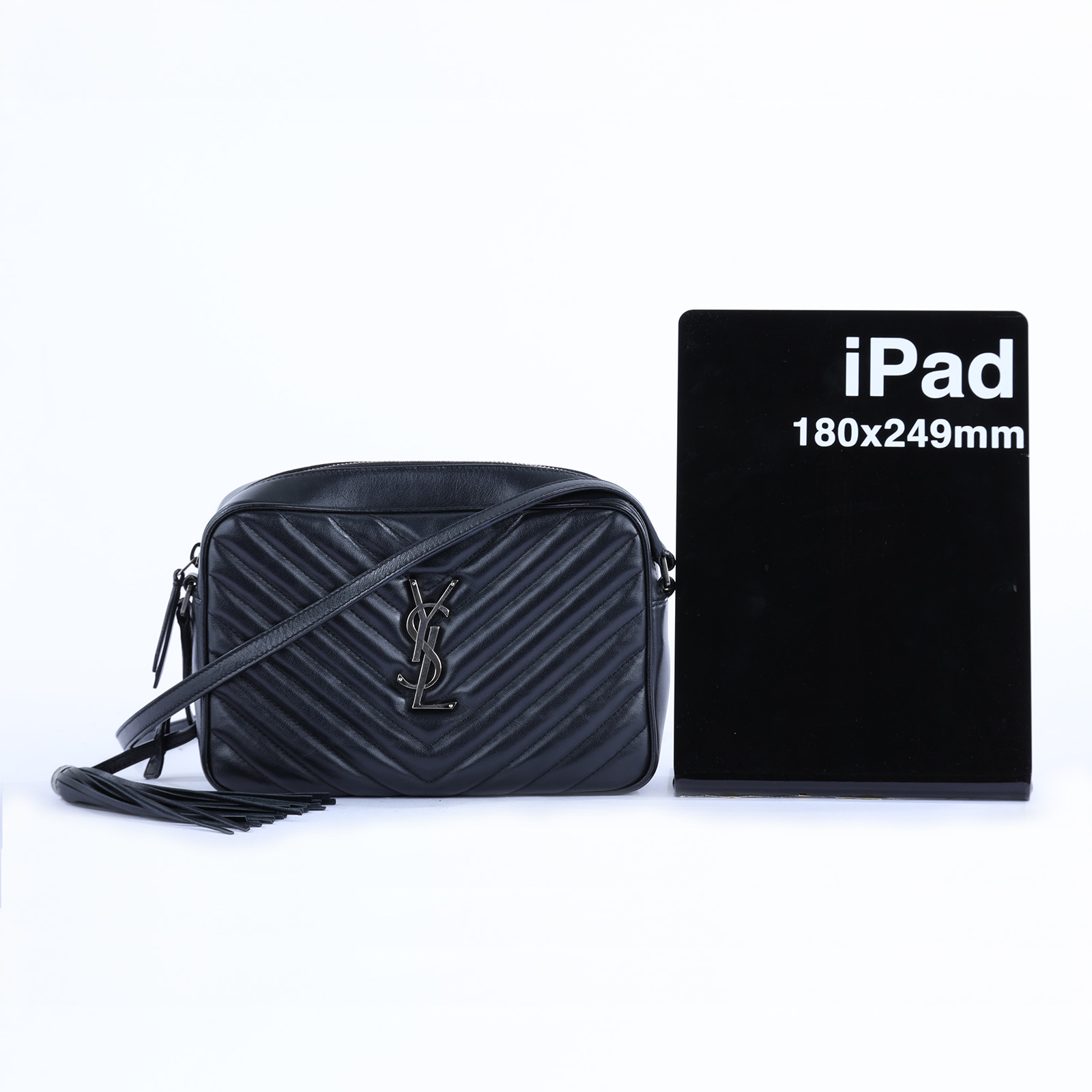 聖羅蘭 YSL SAINT LAURENT Lou 中型 山形紋 相機包 6125440EN04 黑山形流蘇相機包 防塵袋