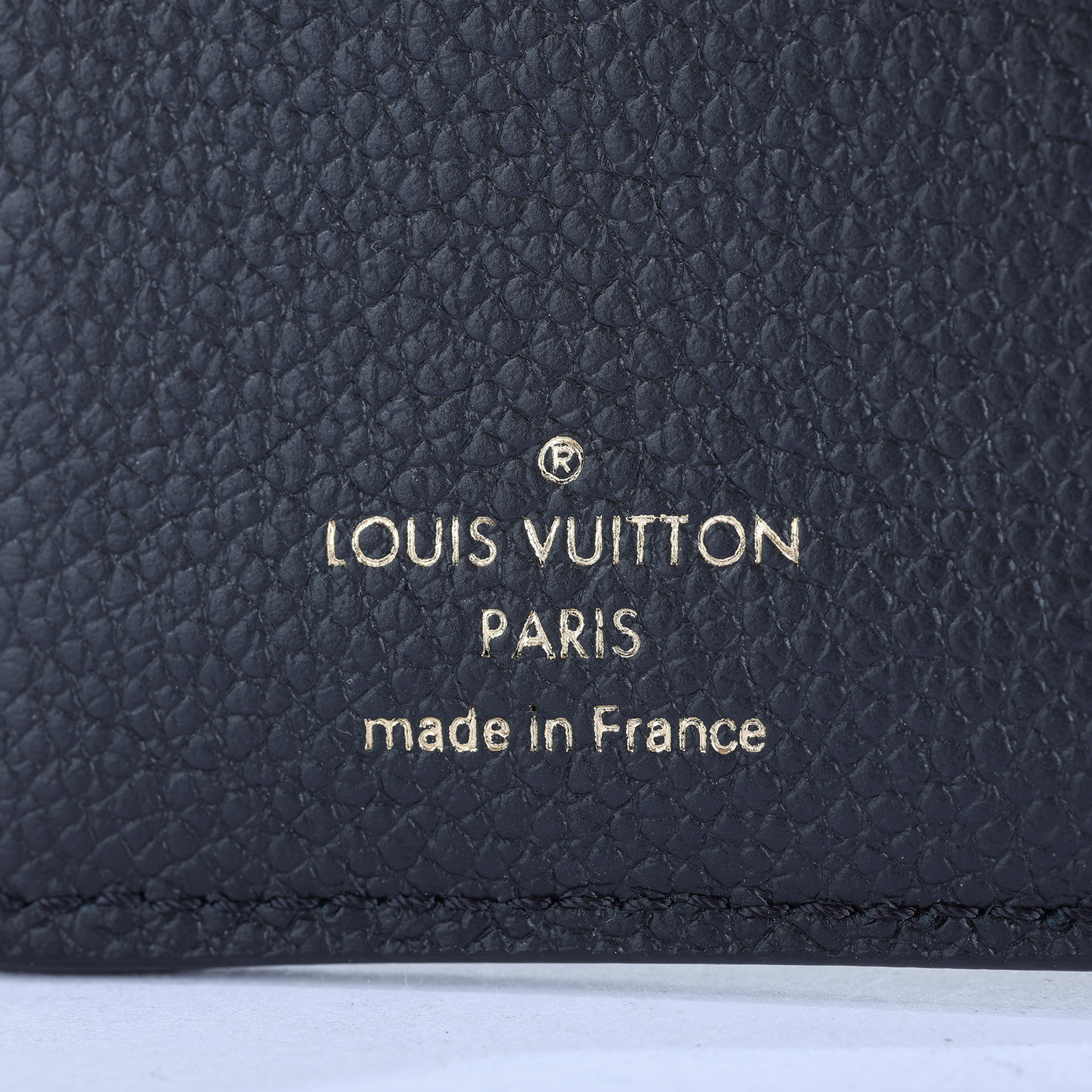 路易威登 LOUIS VUITTON Cléa 柔軟粒面壓花牛皮 錢包 短夾 黑色 M80151 晶片款 黑原花壓紋CLEA二折短夾 原廠盒子/防塵袋